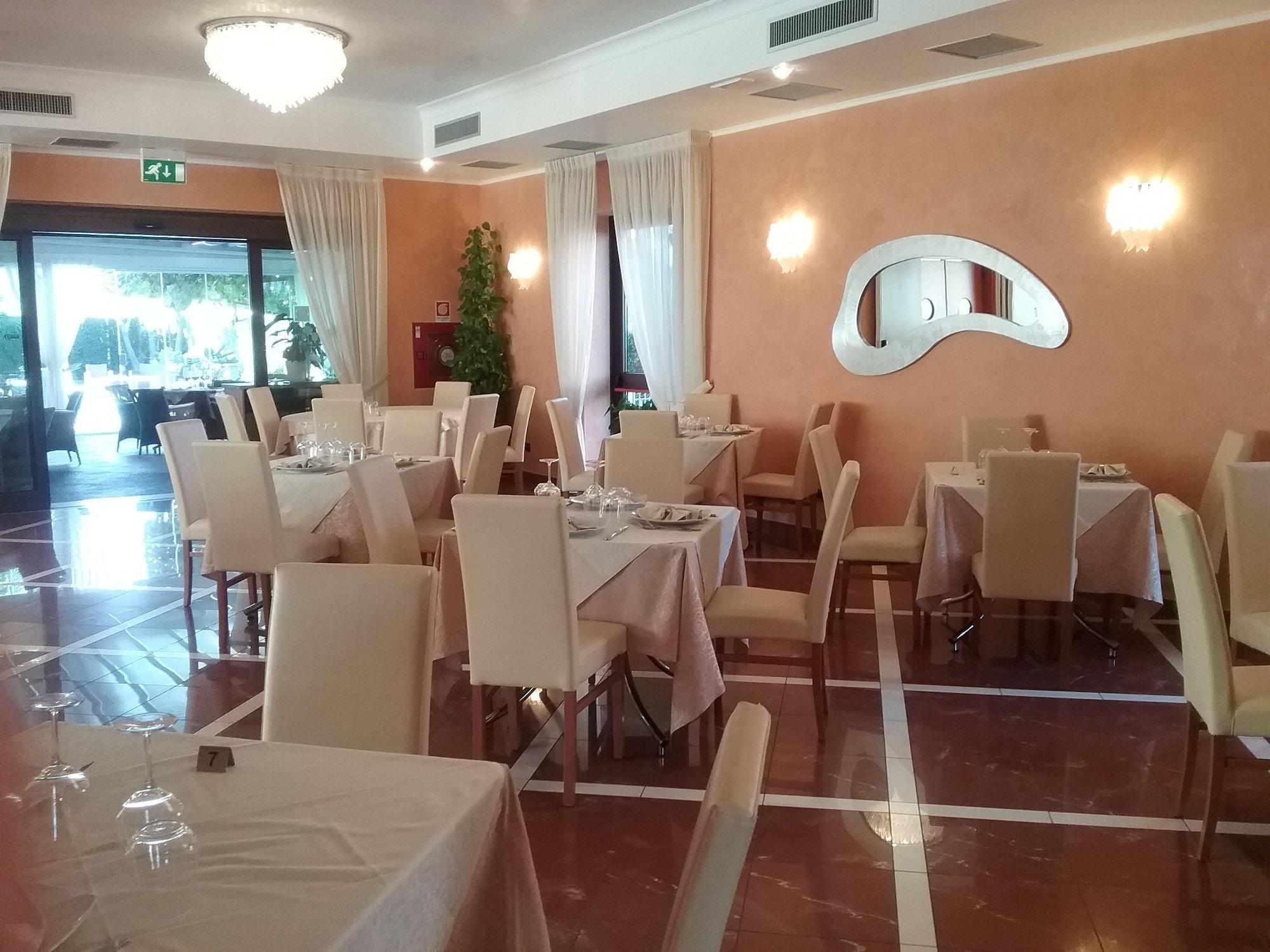 Salón de Baile Hotel Gullo