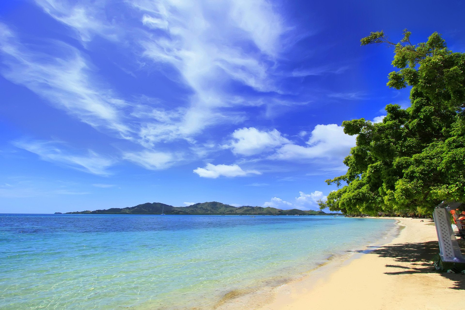 Playa Lomani Island Resort & Spa