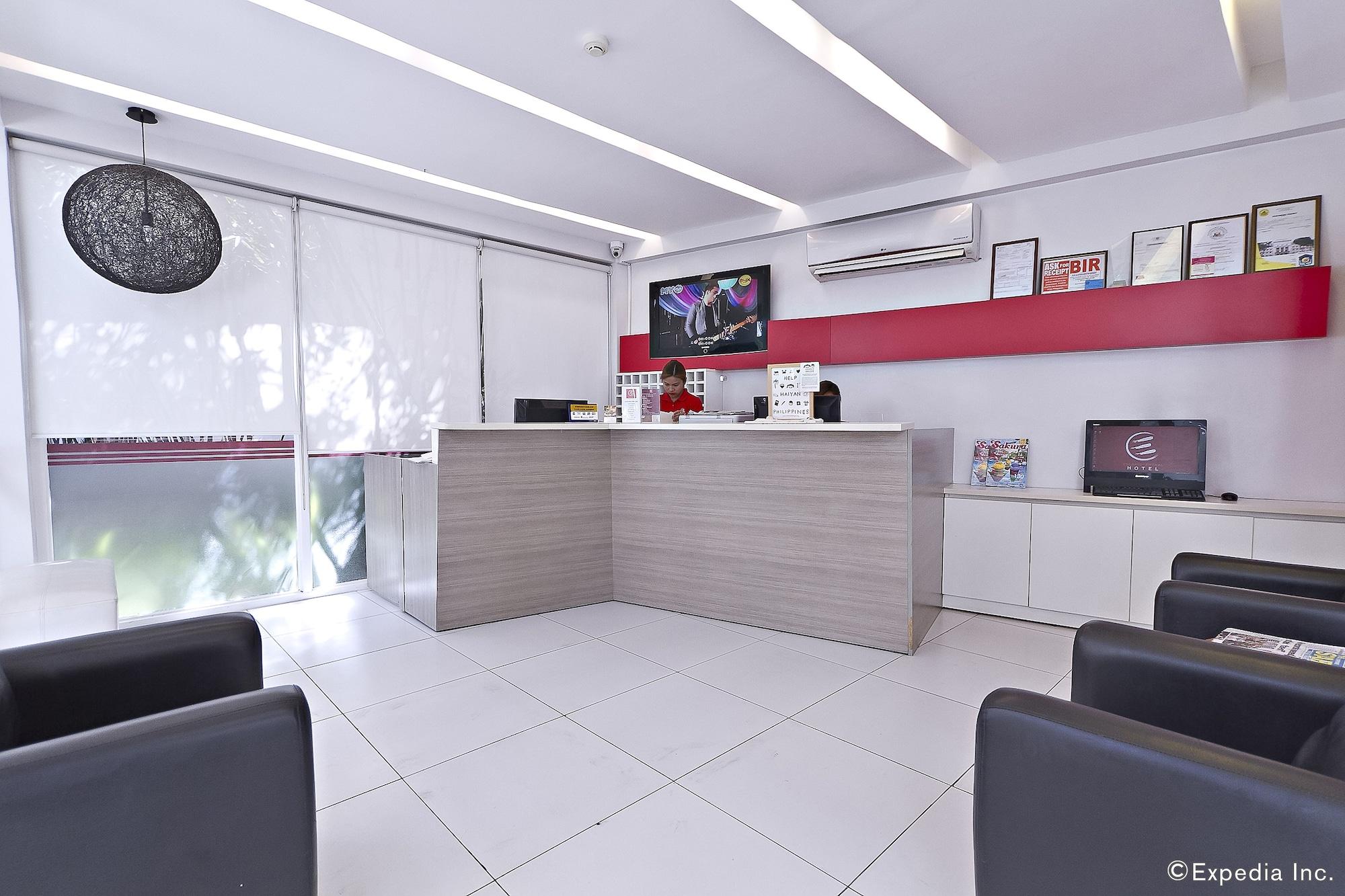 Vista Lobby Escario Central Hotel