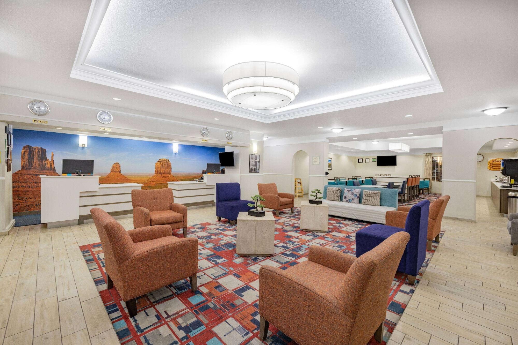 Vista Lobby La Quinta Inn & Suites by Wyndham Gallup