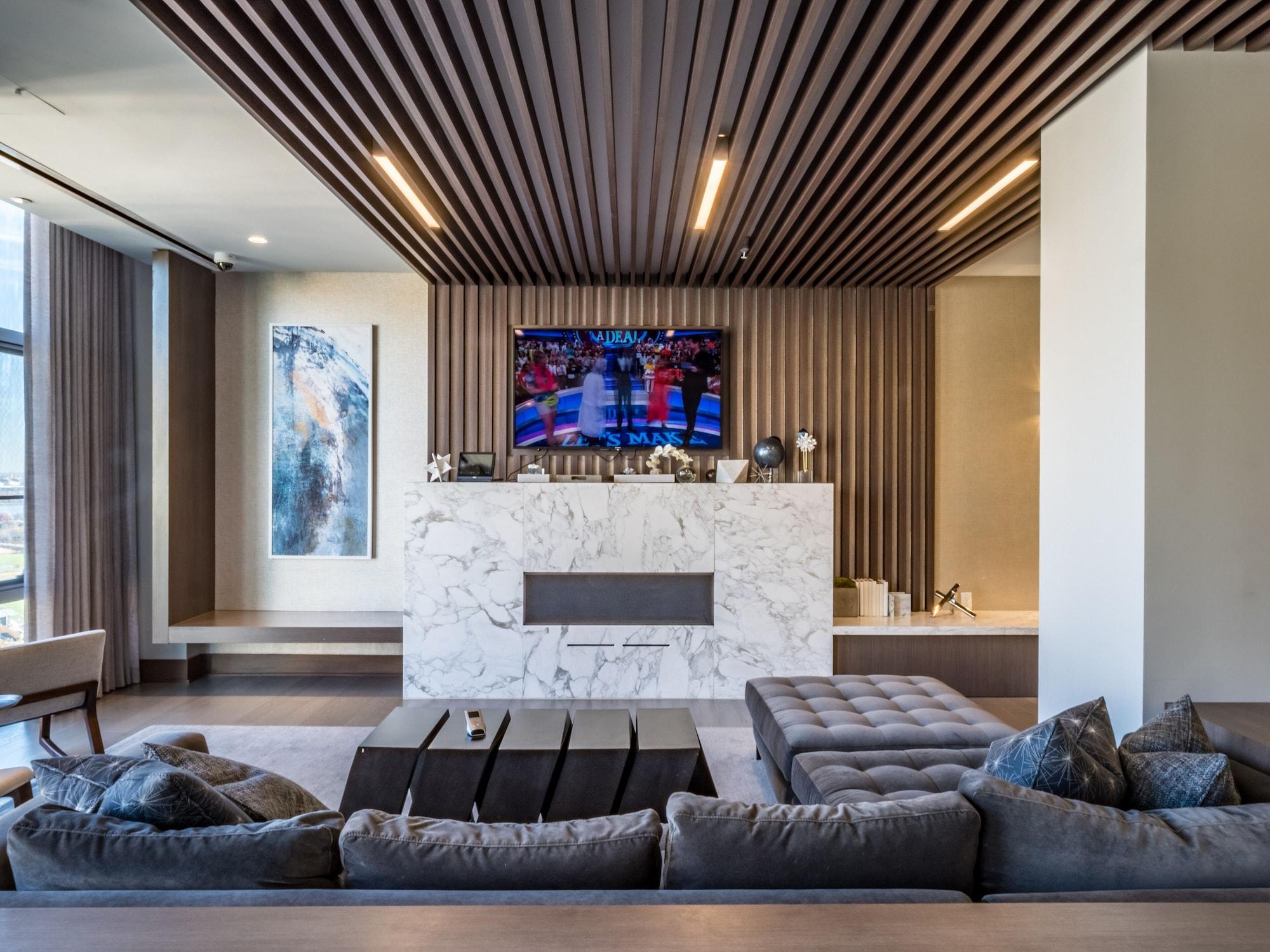 Bar/Salón Global Luxury Suites Crystal City