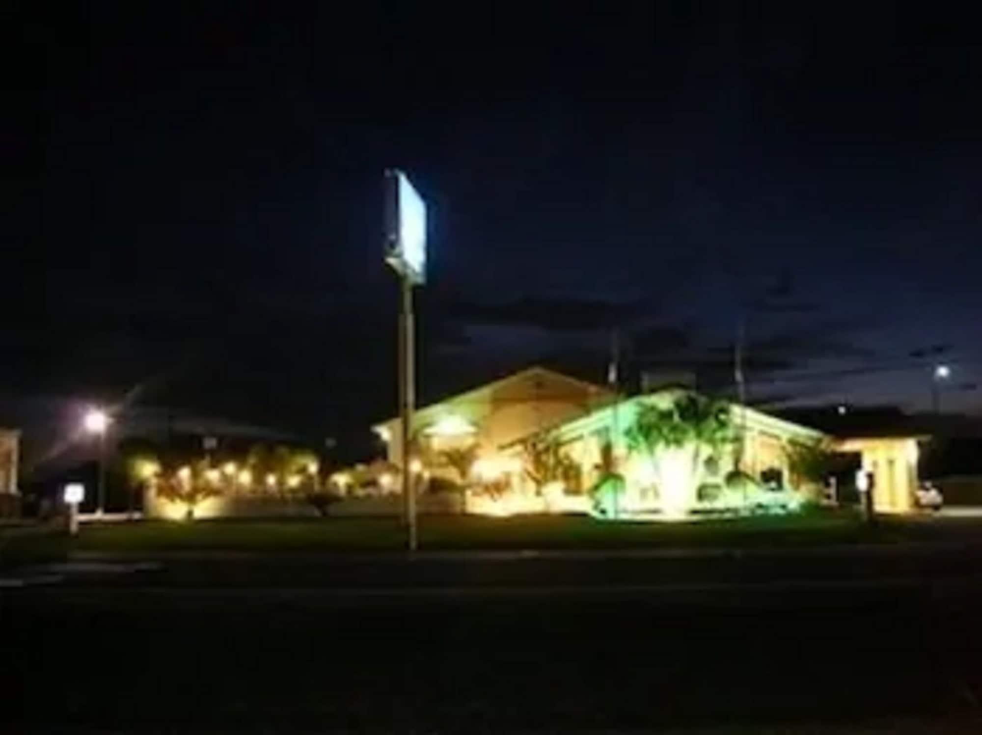 Vista Exterior Americas Best Value Inn & Suites Alvin Houston