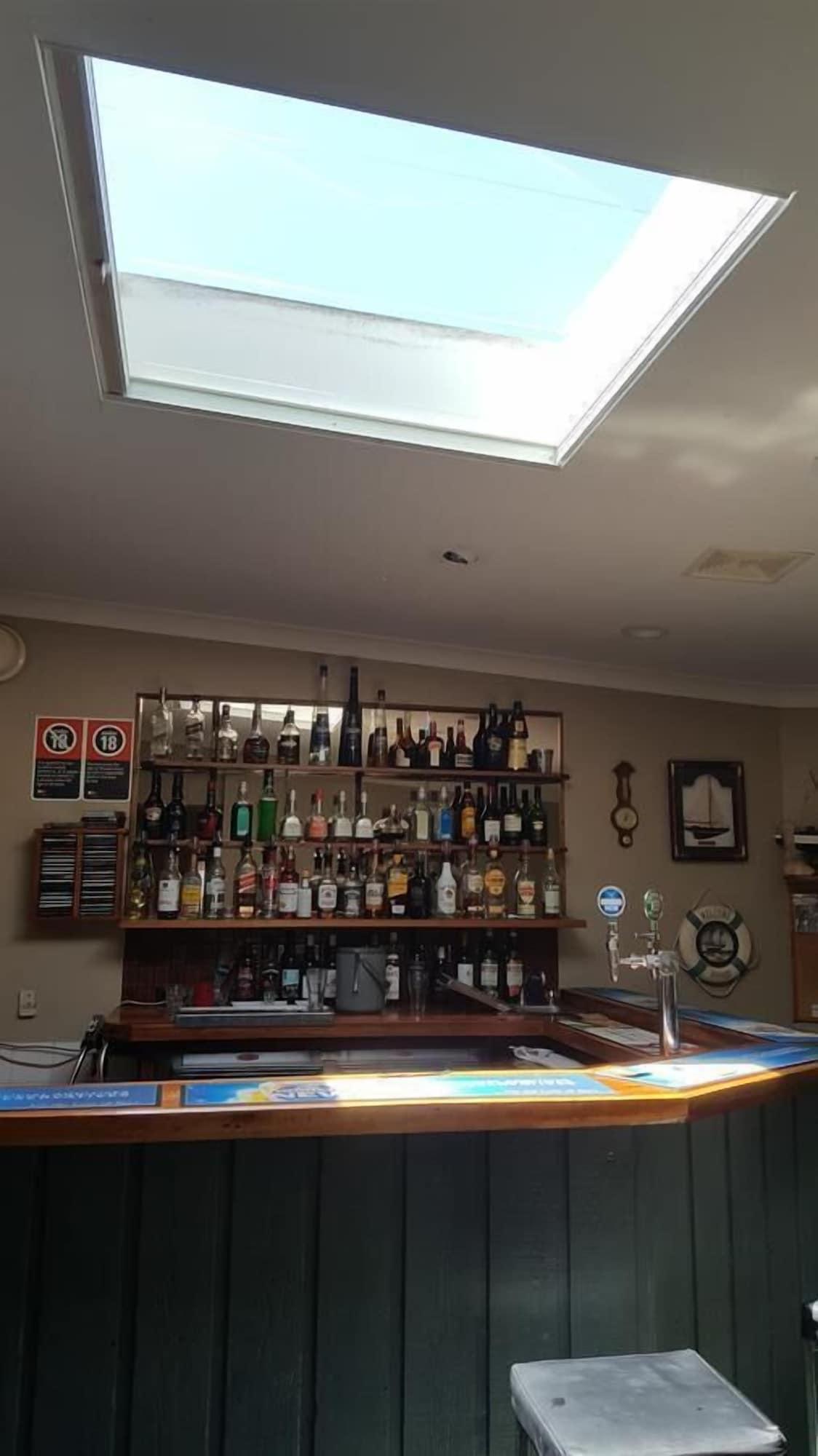 Bar/Salón Tabourie Lake Motel