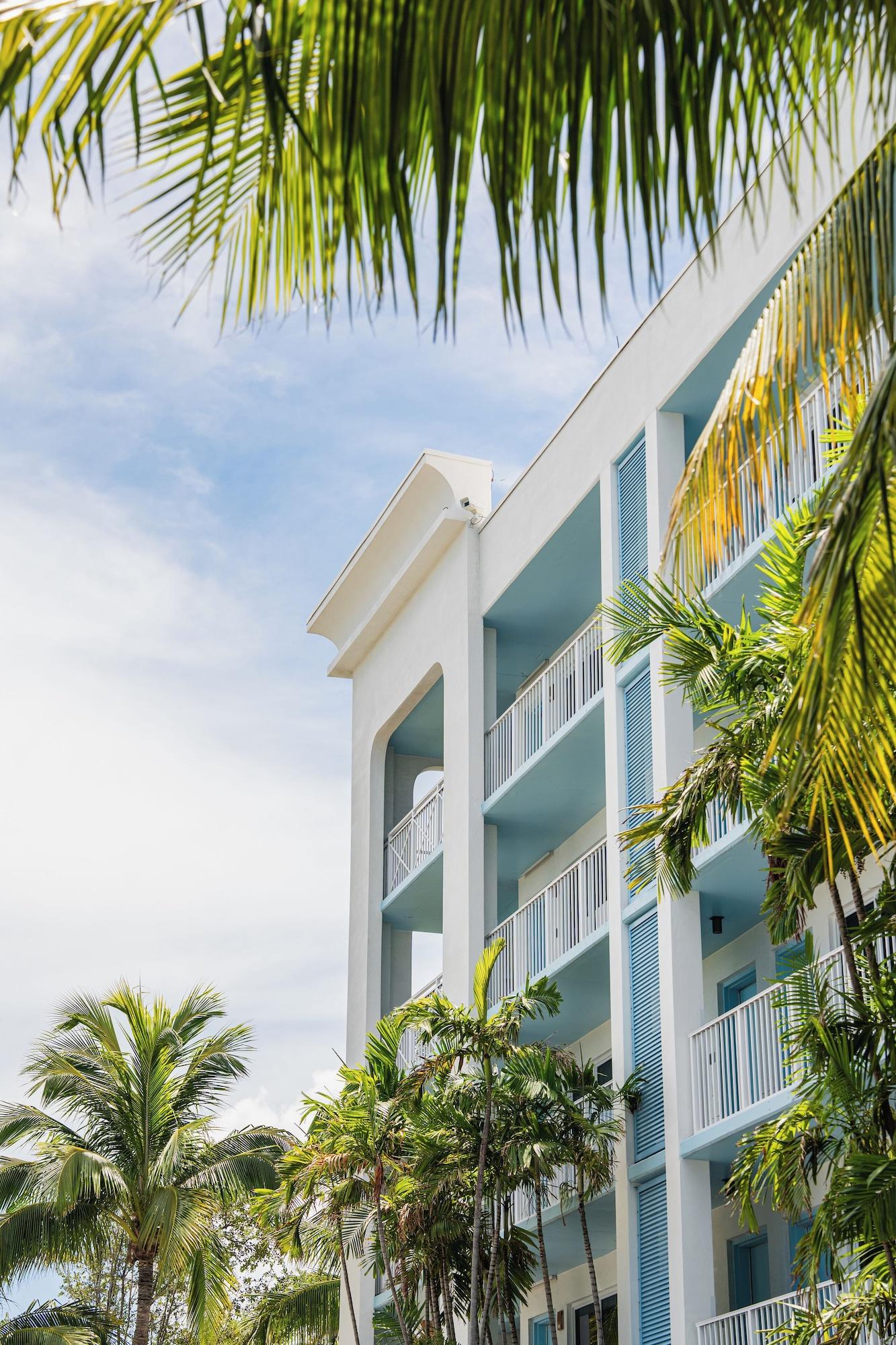 Vista Exterior Blue Flamingo Resort Key West