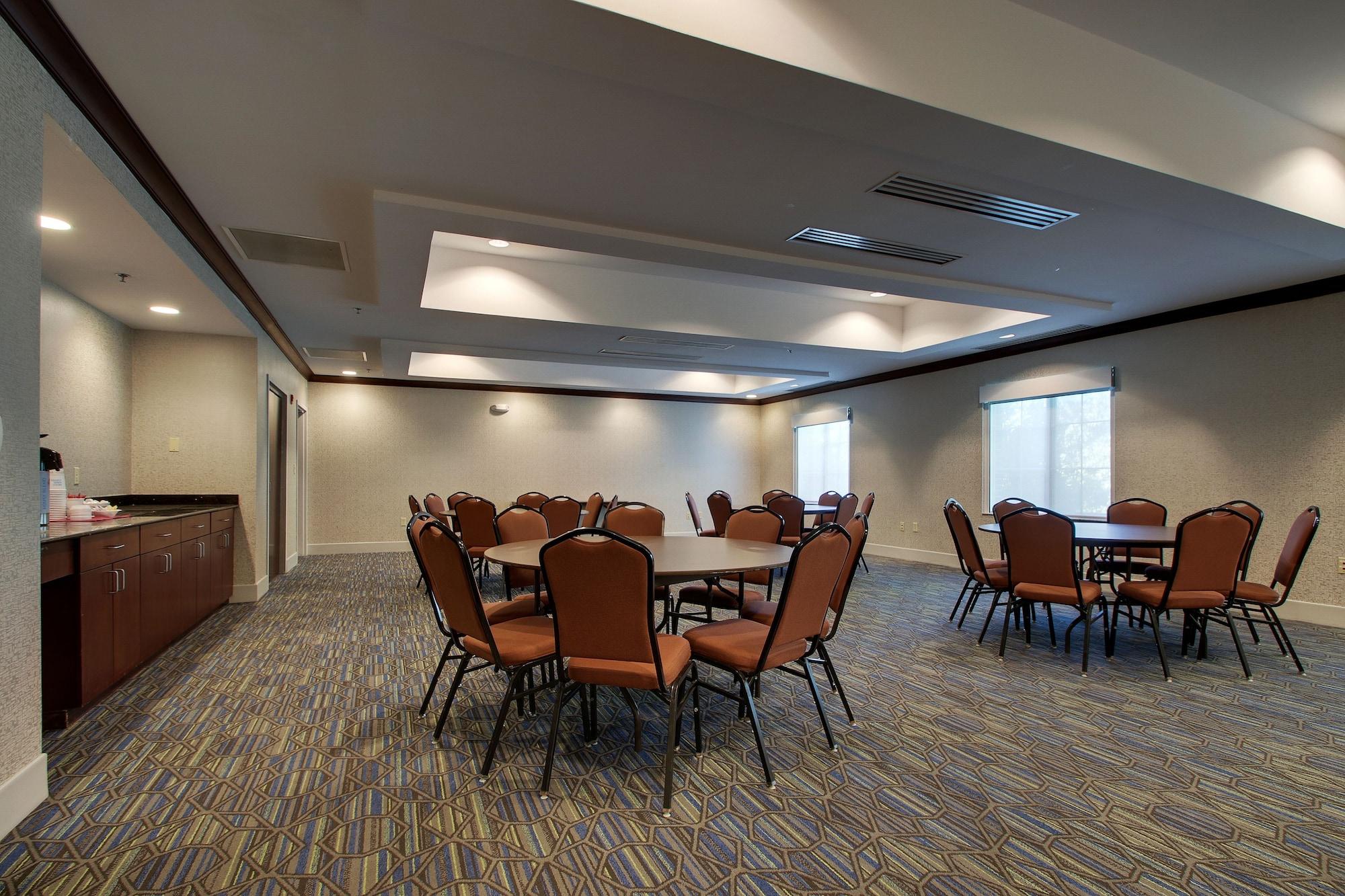 Sala de Reuniones Holiday Inn Express Hotel & Suites Middleboro Raynham by IHG