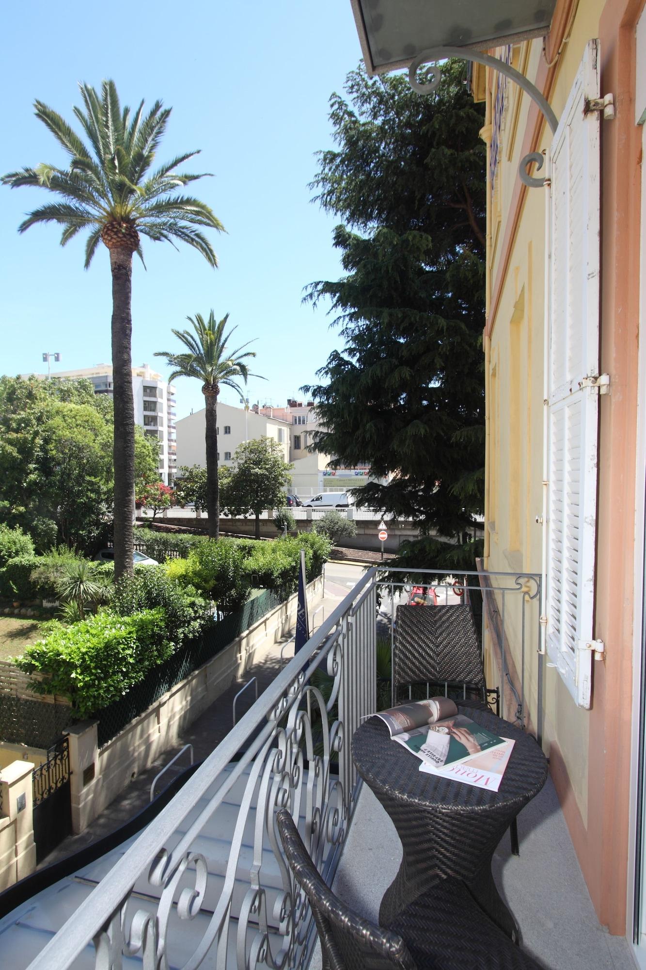 Habitación Golden Tulip Cannes hotel de Paris