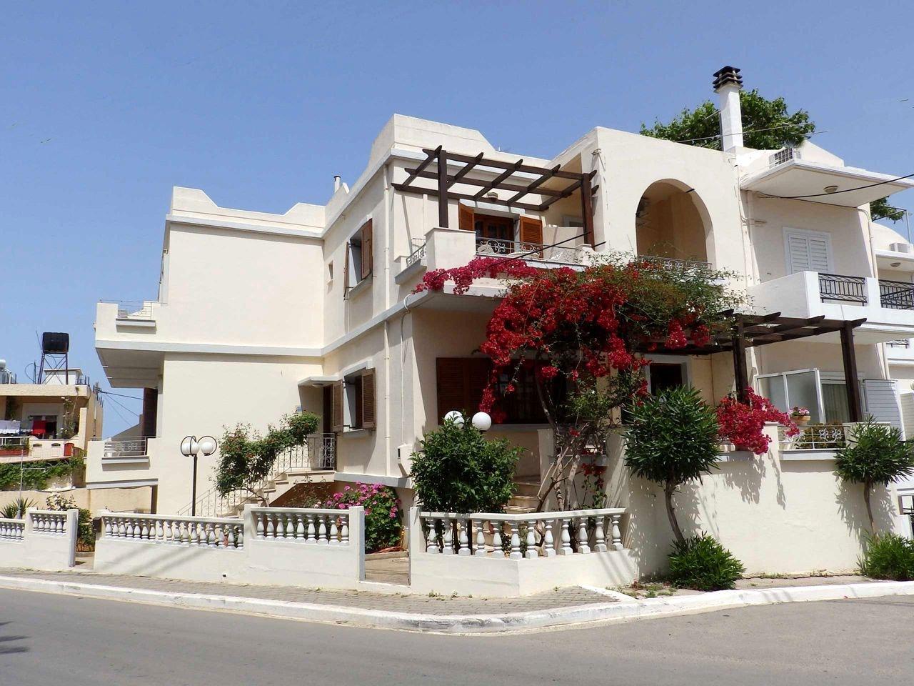 Varios Alexandra Hotel