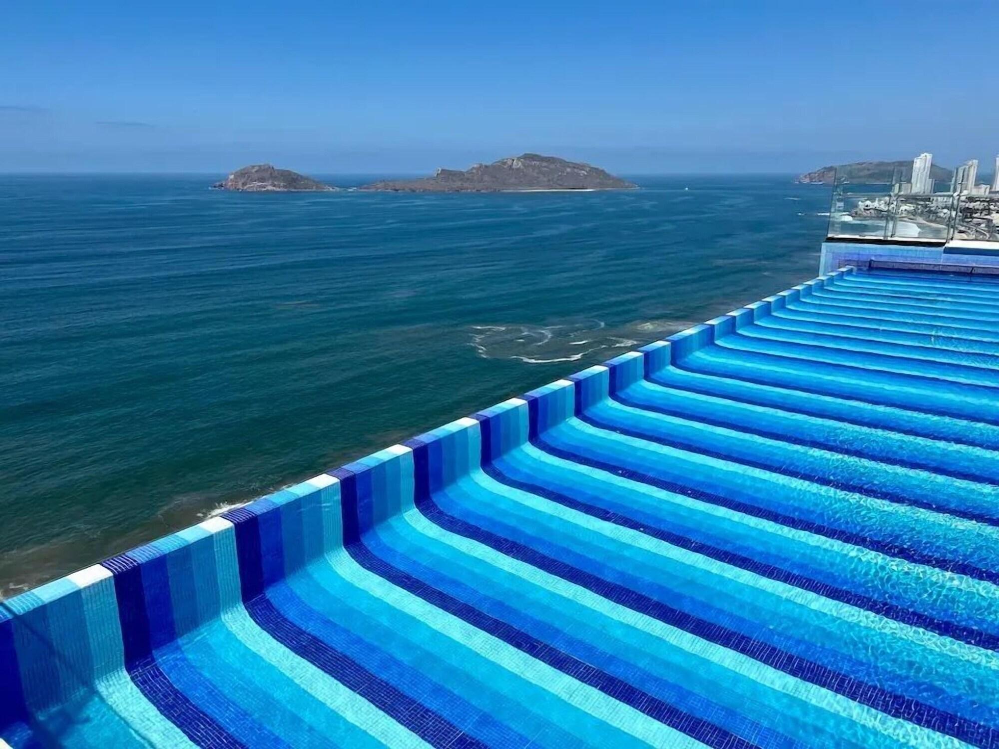 Equipamiento de Habitación Condos TC102