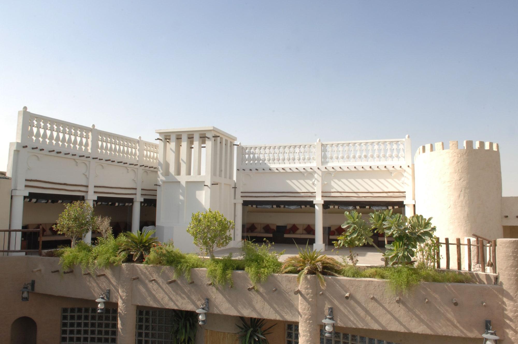 Vista Exterior Al Liwan Suites