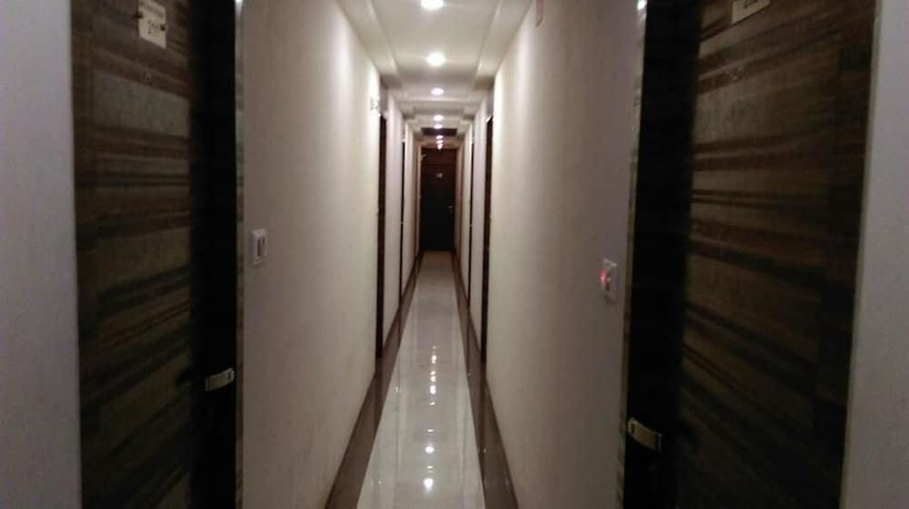 Varios Hotel Palace Reisdency