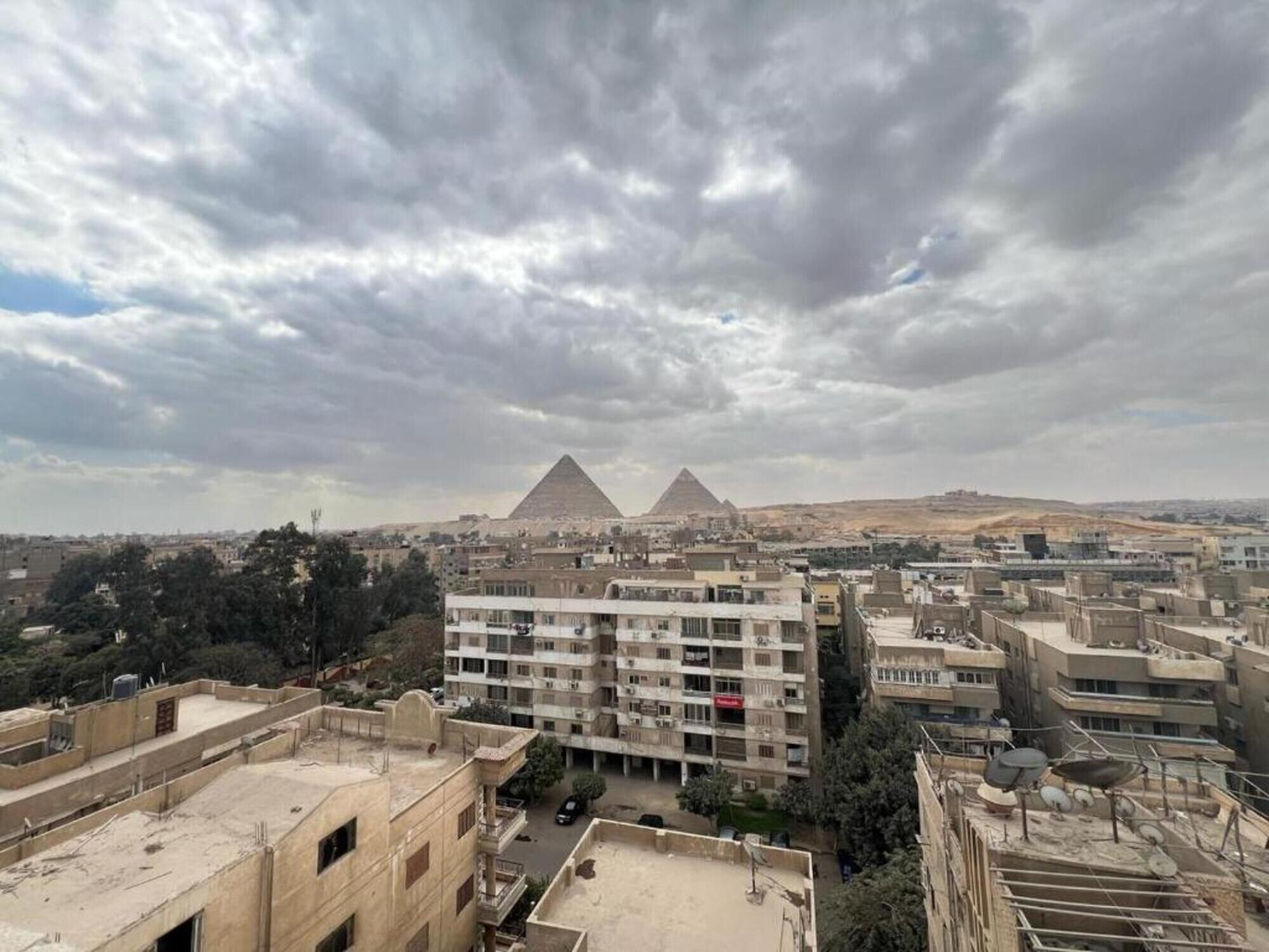 Varios Pyramids View Inn