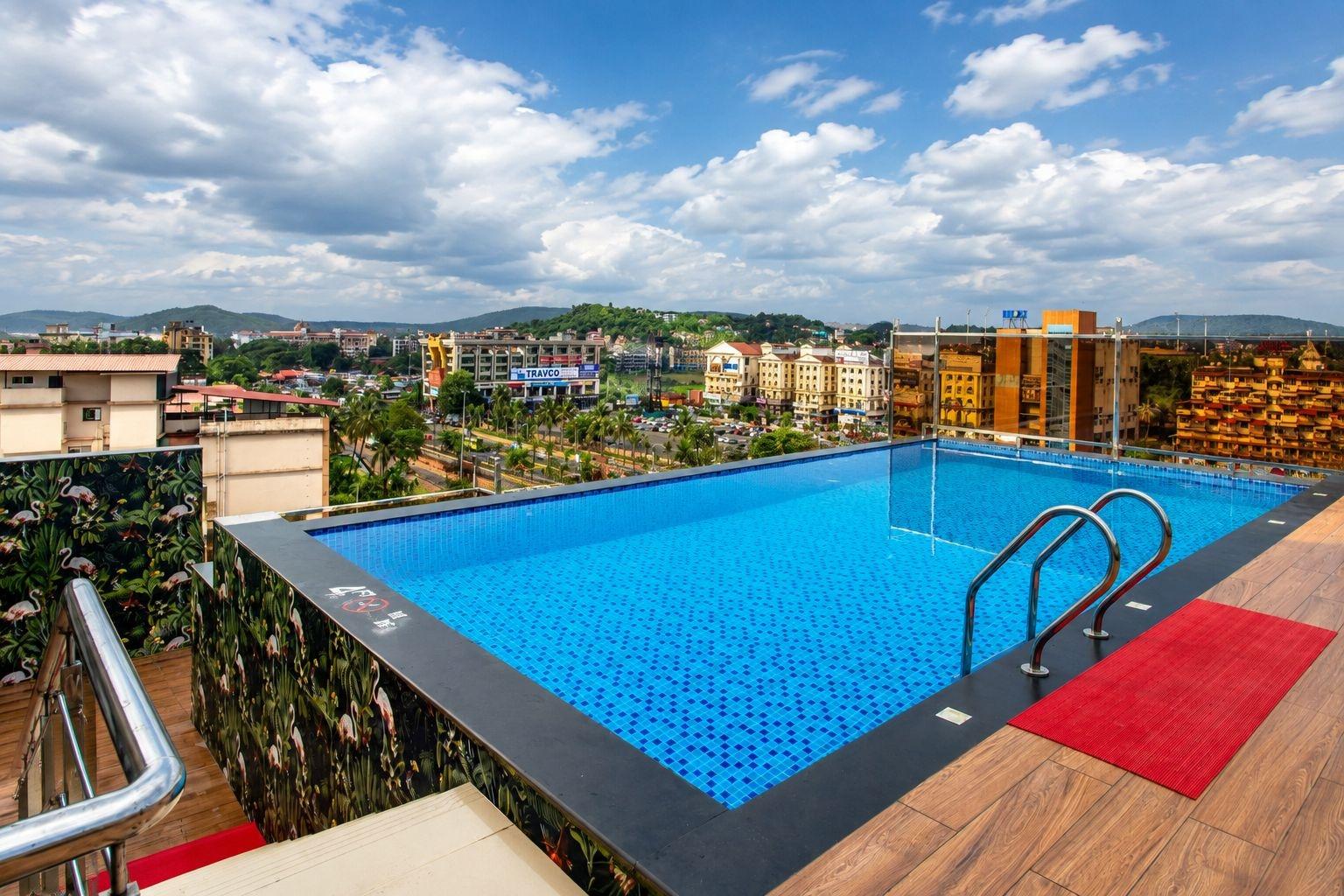 Vista Piscina Hotel Eagle Empire