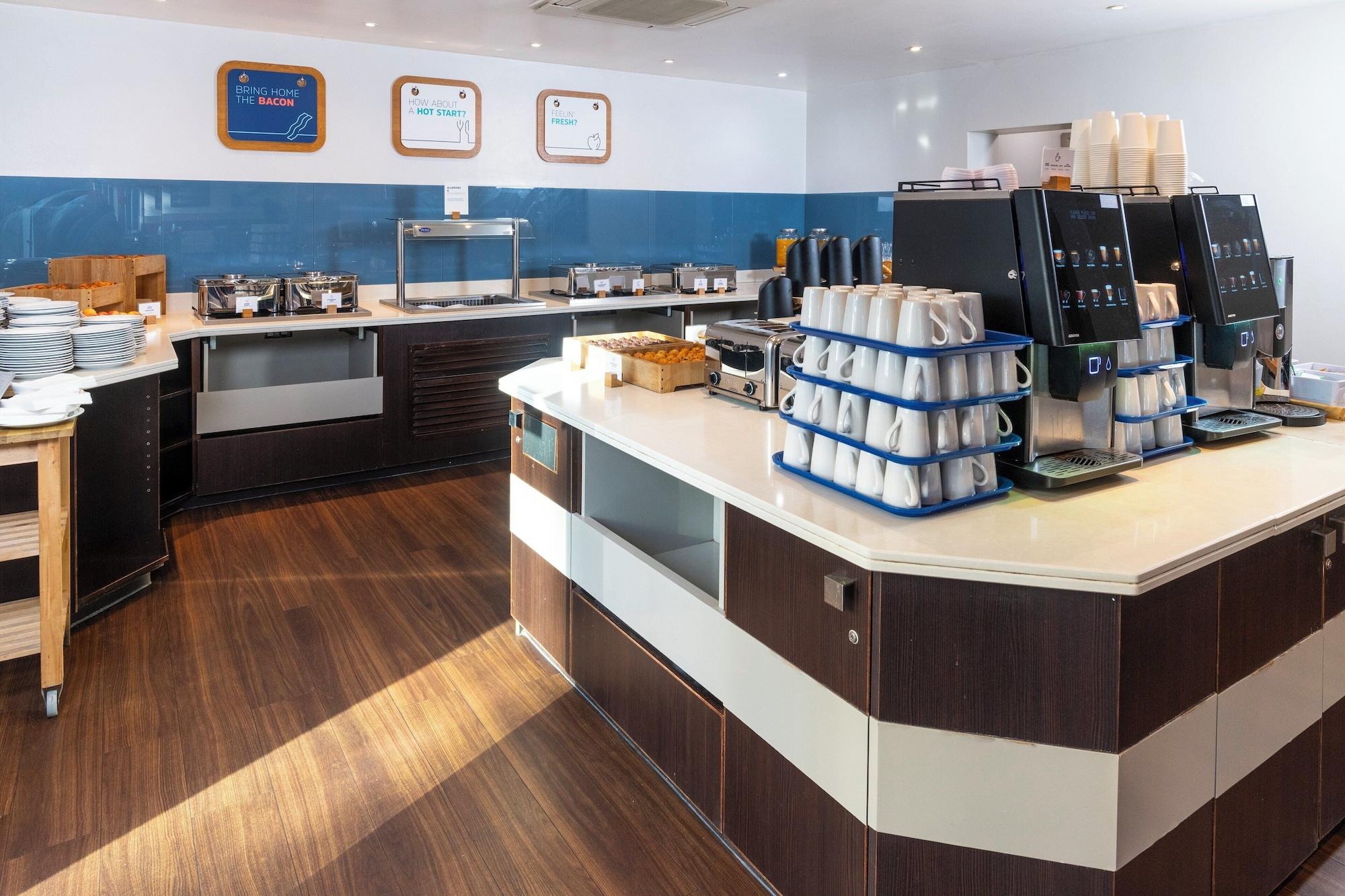 Restaurant Holiday Inn Express London Wandsworth by IHG