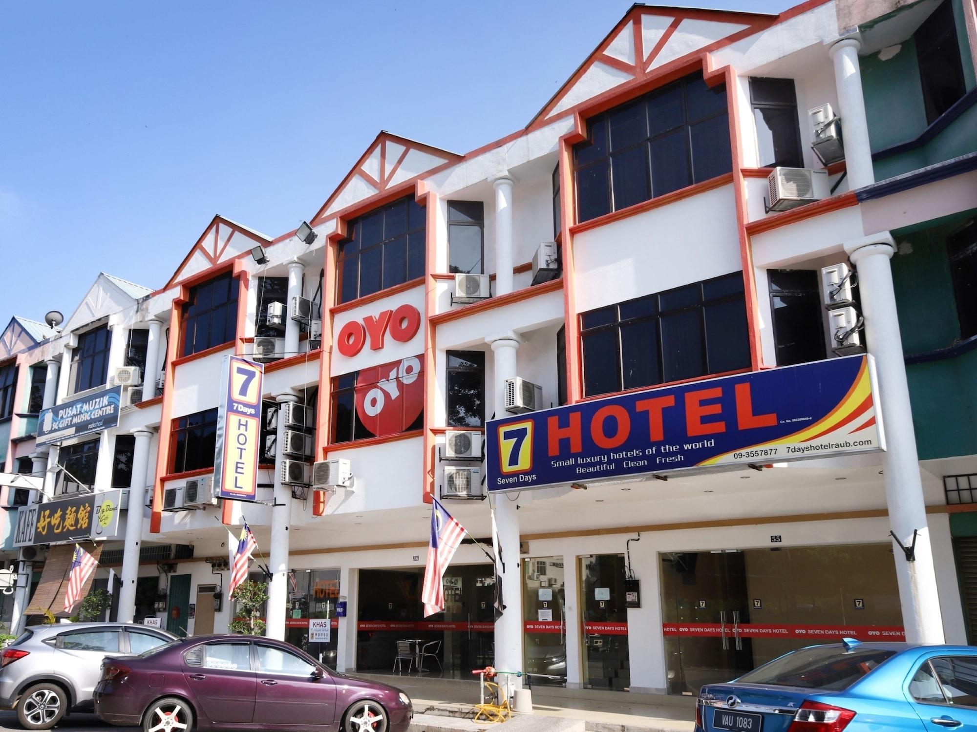 Vista Exterior Super OYO 635 Seven Days Hotel