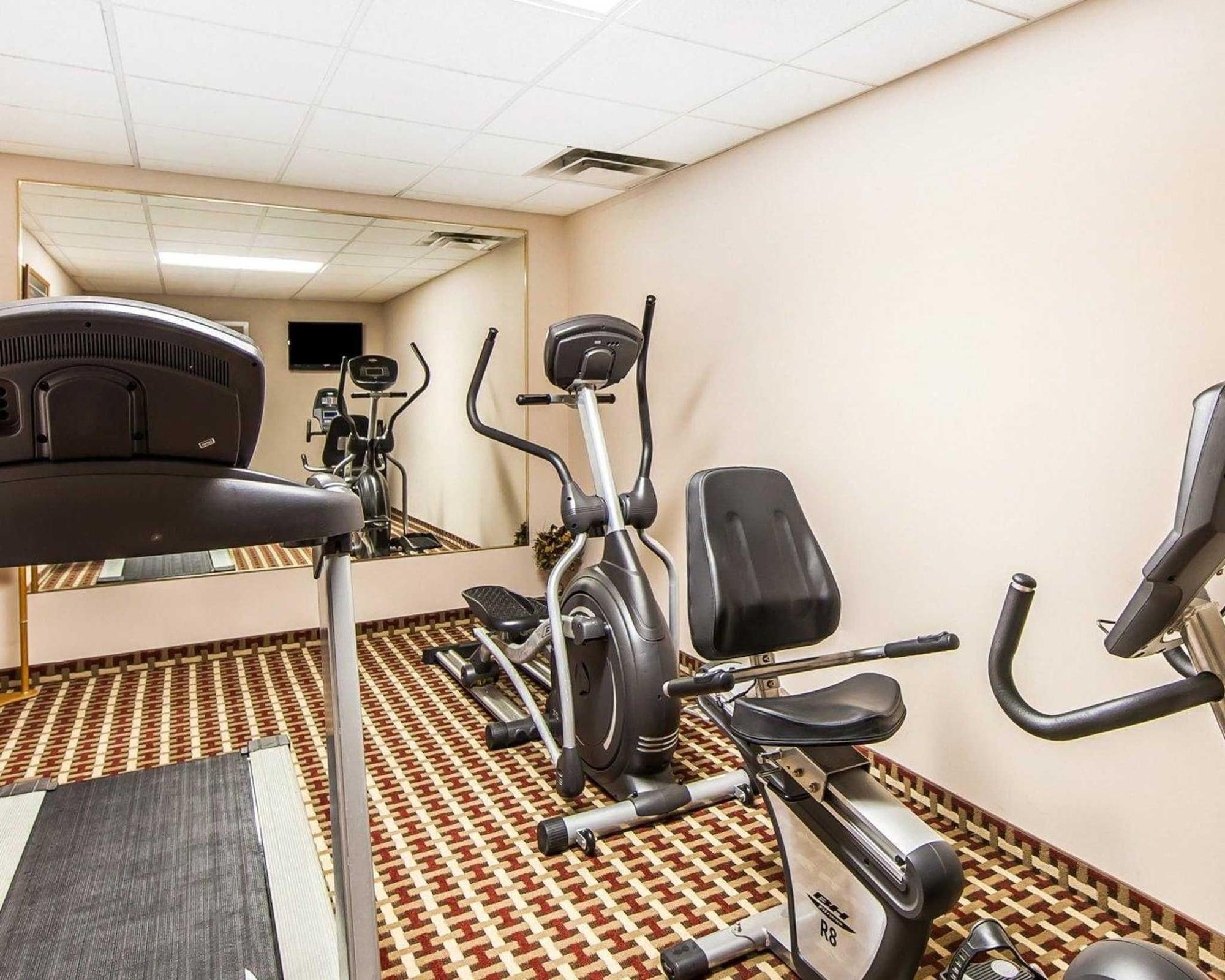 Gimnasio Quality Inn Seaman