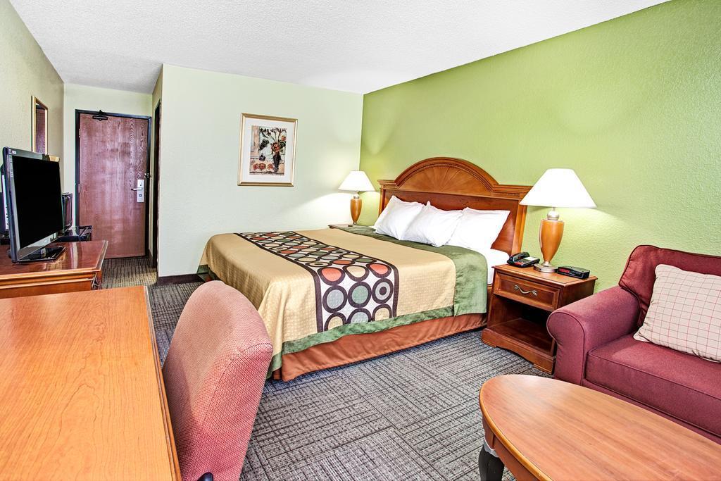 Varios American Inn Suites Detroit Metro Airport