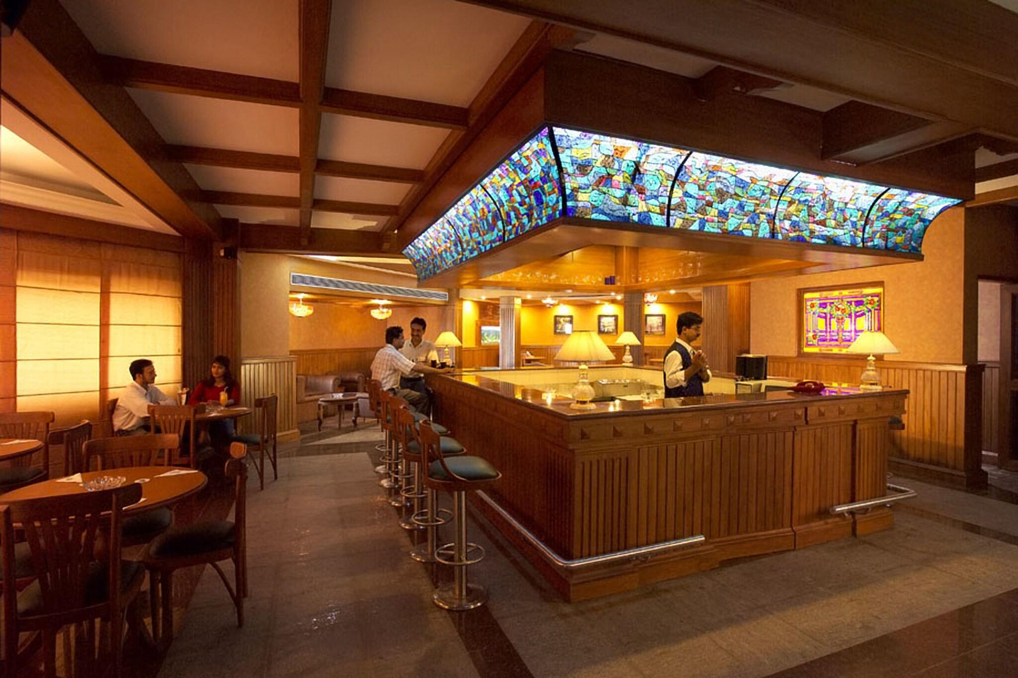 Bar/Salón Empires Hotel Paradip