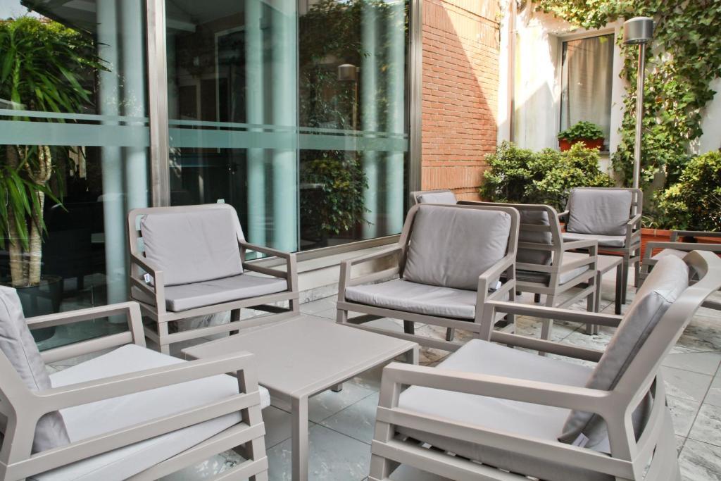 Vista Exterior B&B hotel MIlano Cologno Studios