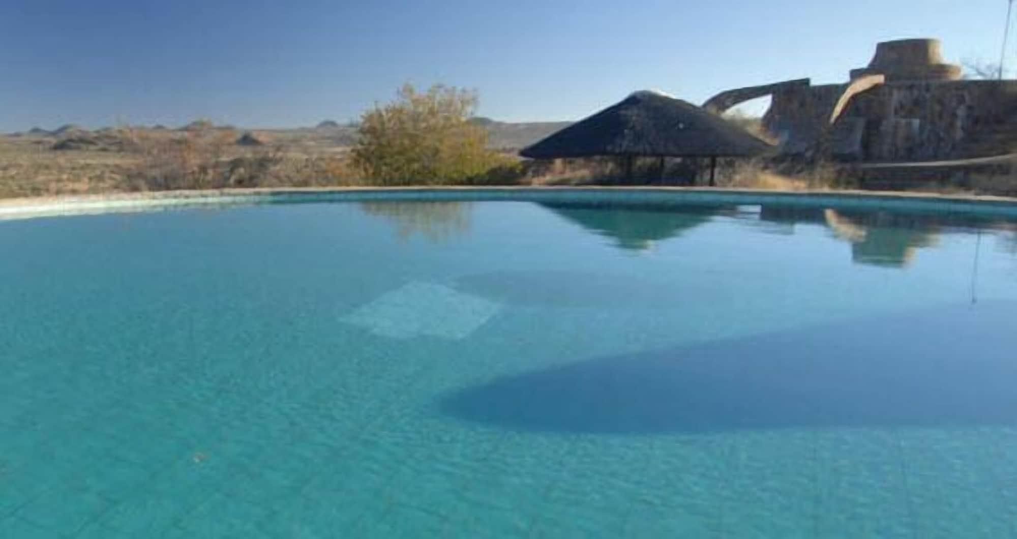 Varios Onjala Lodge
