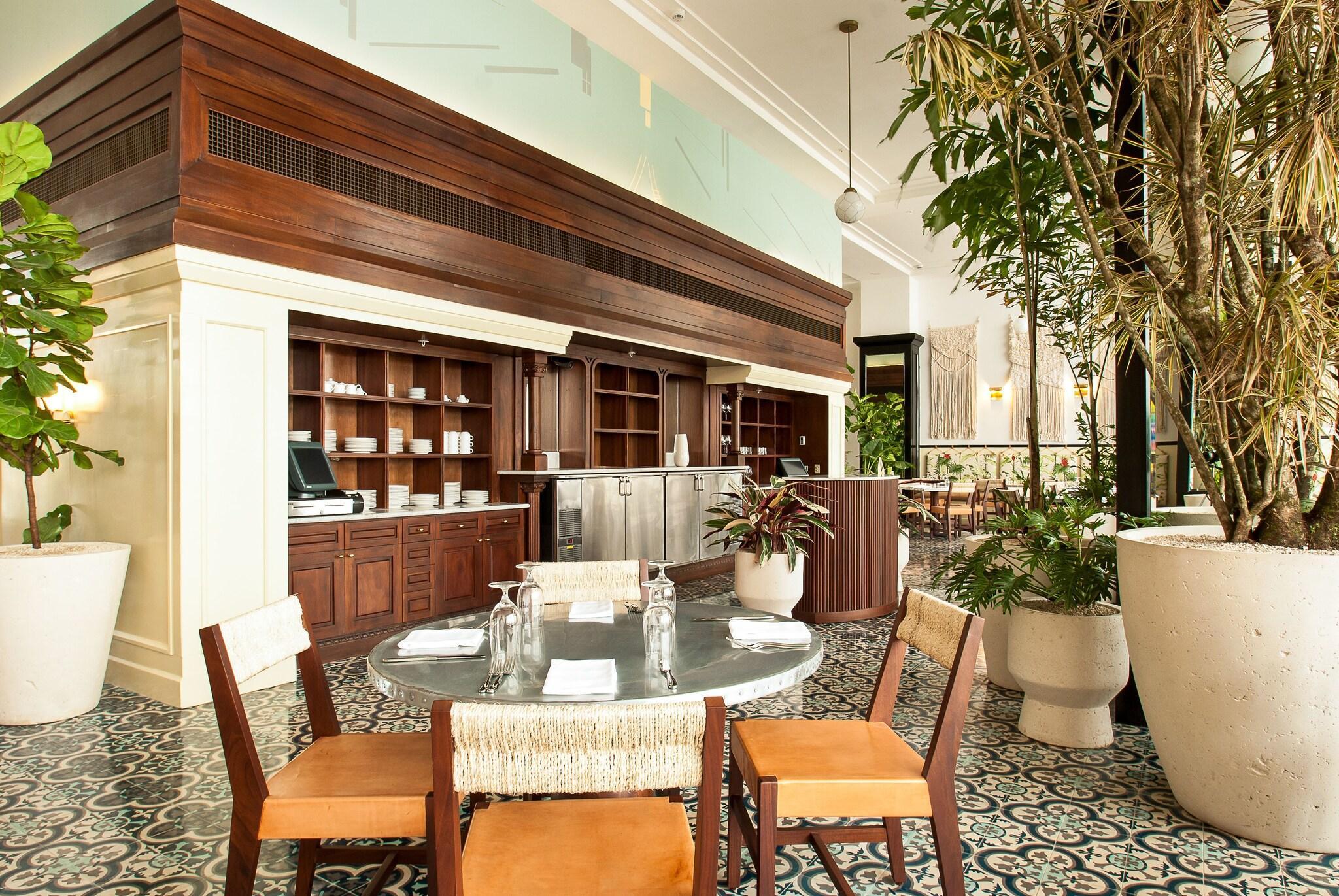 Restaurant American Trade Hotel