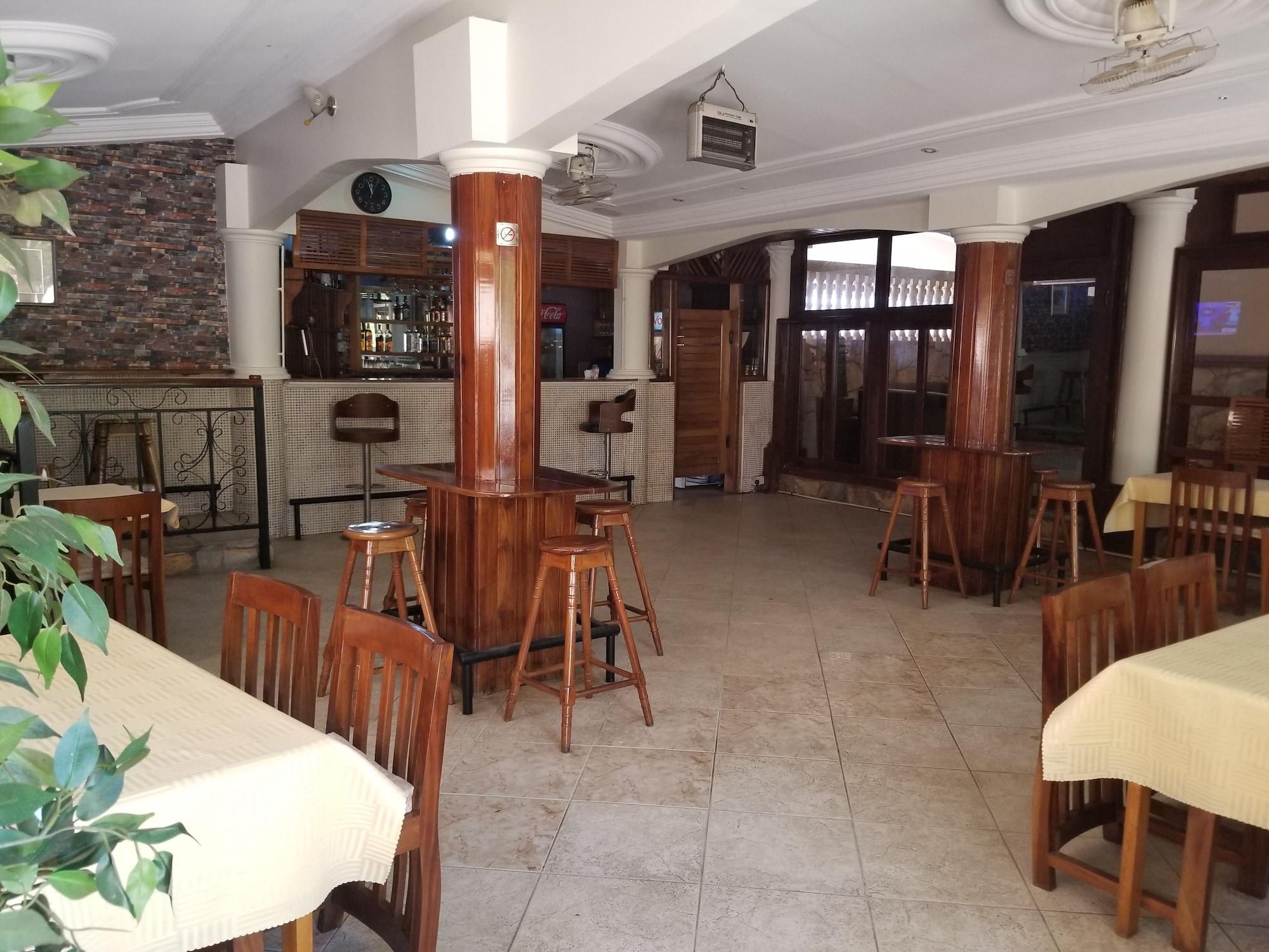 Bar/Salón Royal Cockpit Hotels Accra