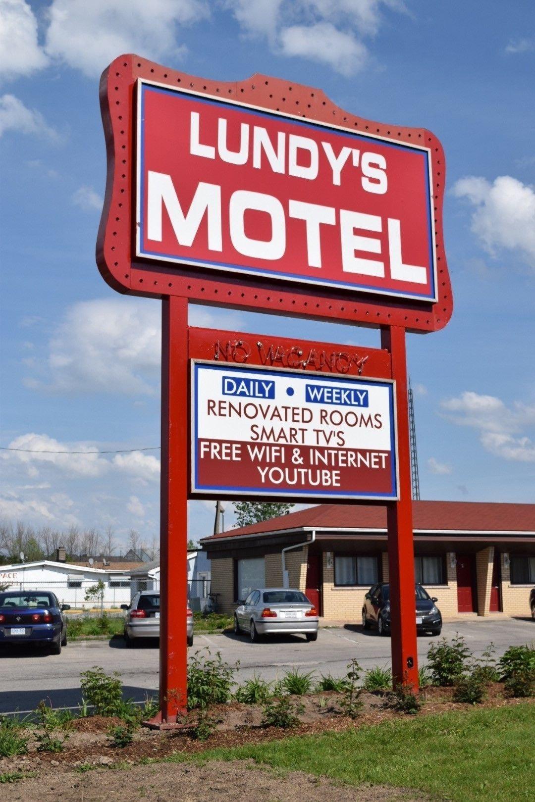 Varios Lundy's Motel