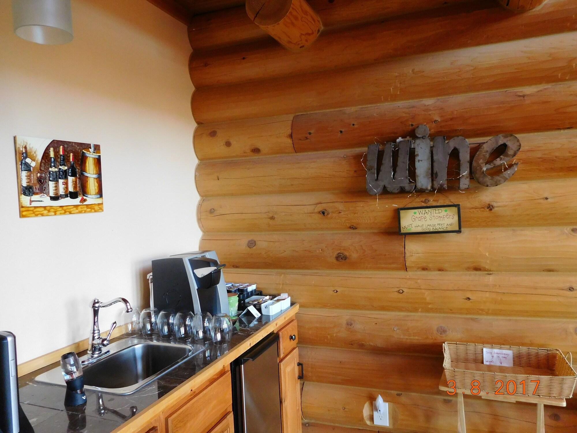 Bar/Salón Courtwood Inn