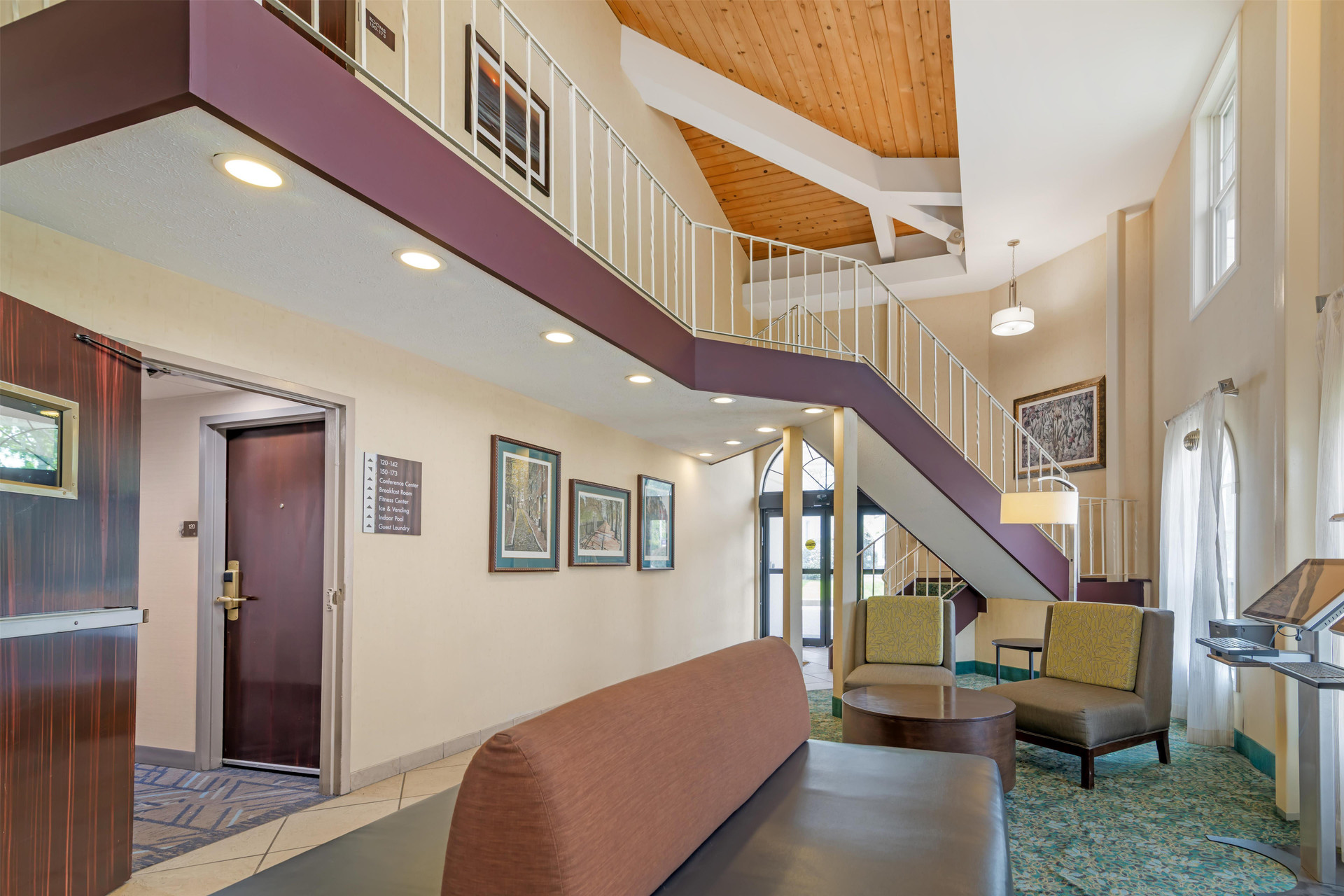 Vista Lobby Best Western Plus The Inn at Hampton