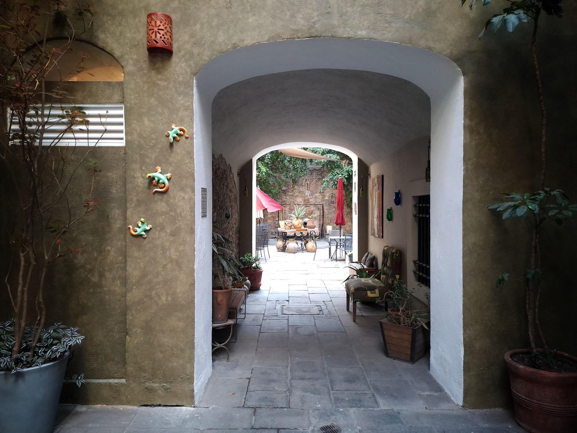 Vista Exterior El Descanso Catedral Hotel