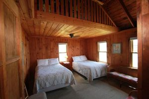 Alquiler Vacacional - 11 Freeman Ave - Waterfront Town Neck beach home, pet-friendly!