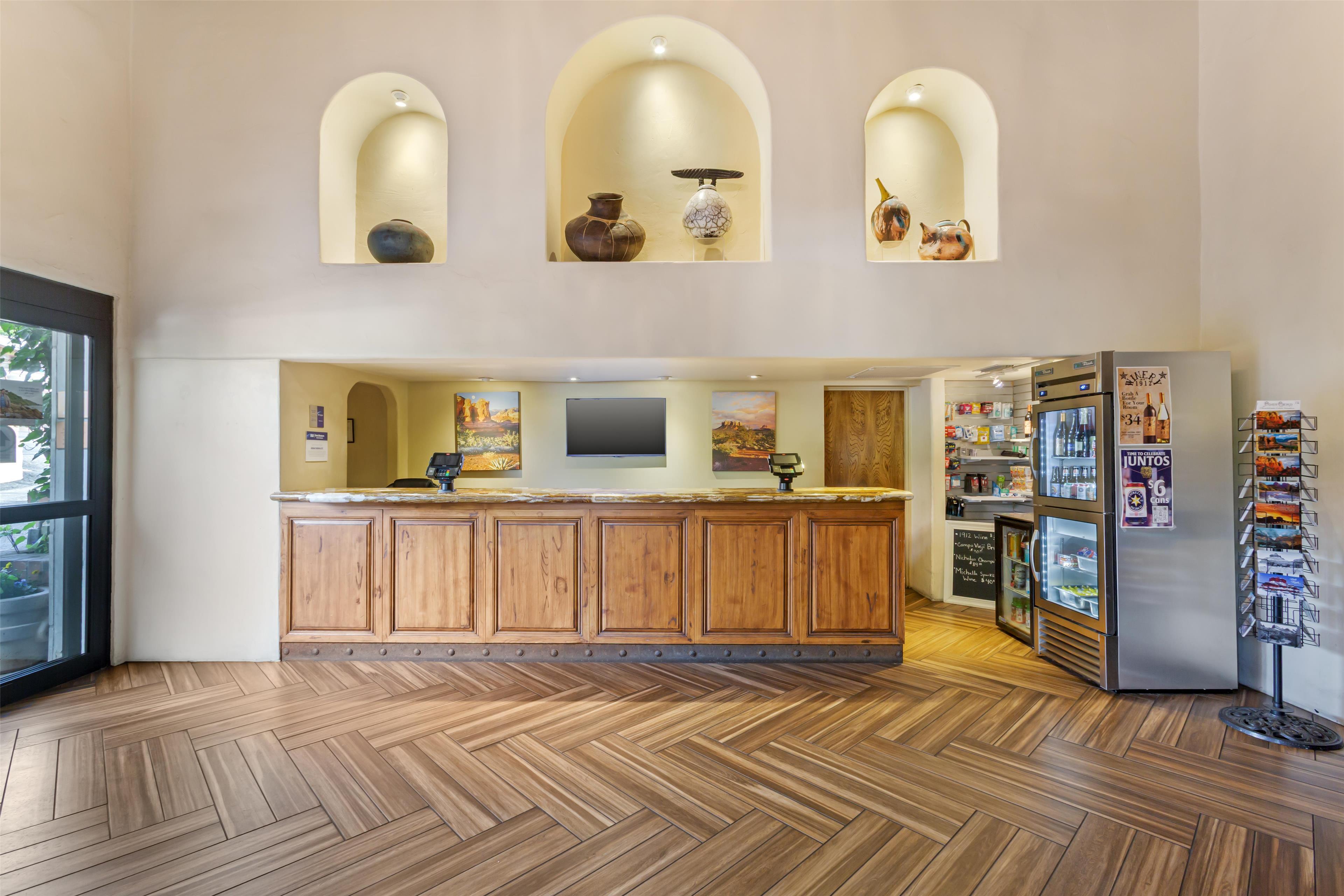 Vista Lobby Best Western Plus Arroyo Roble Hotel & Creekside Villas