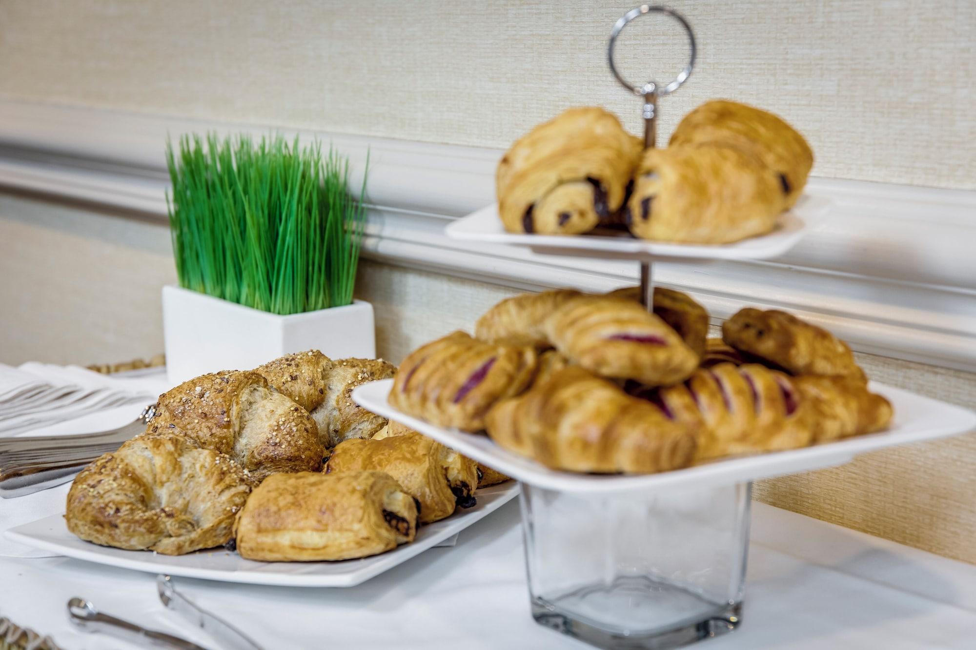 Restaurant Monte Carlo Inn Barrie Suites