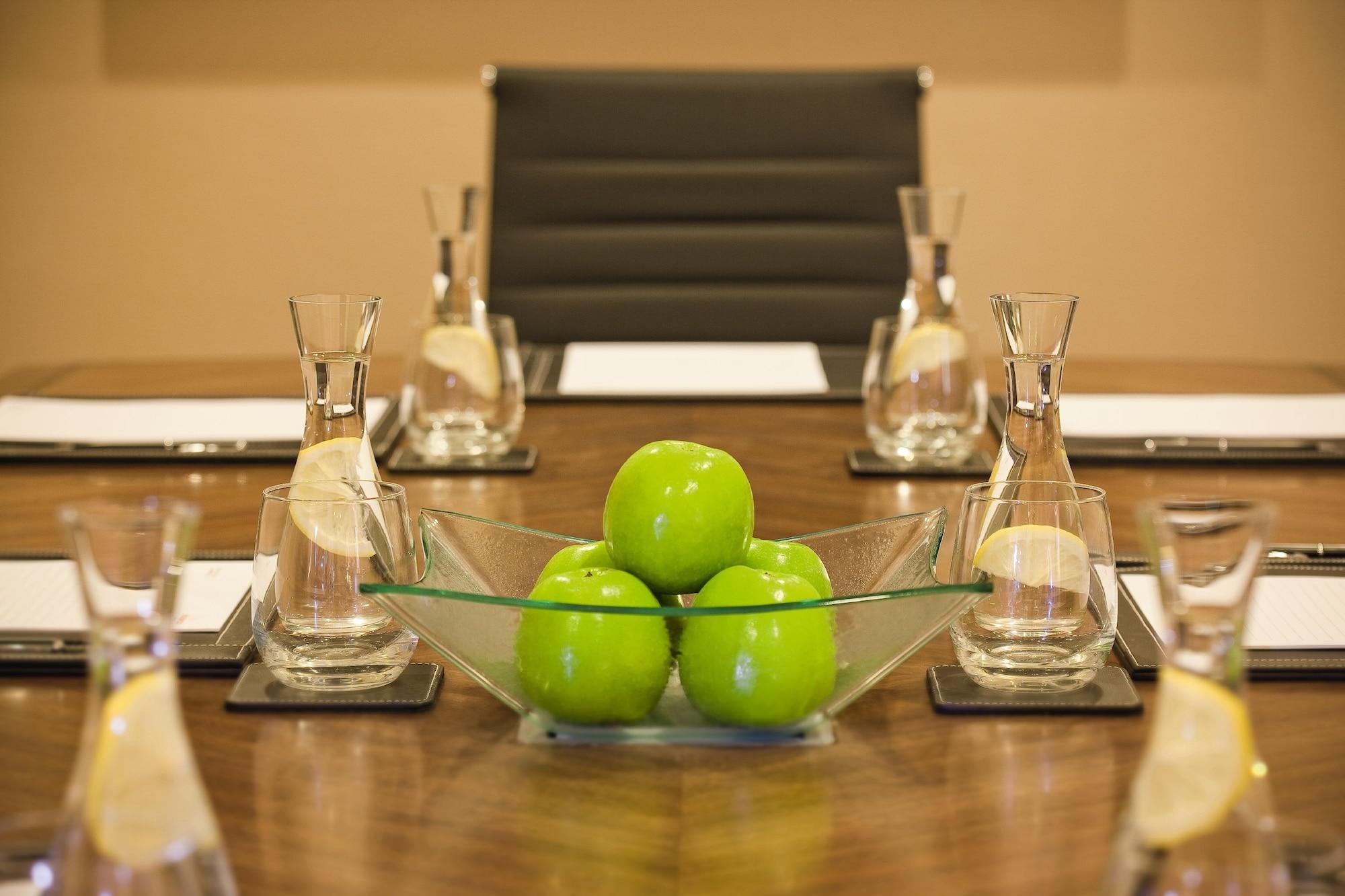 Sala de Reuniones Movenpick Hotel Apartments Al Mamzar Dubai