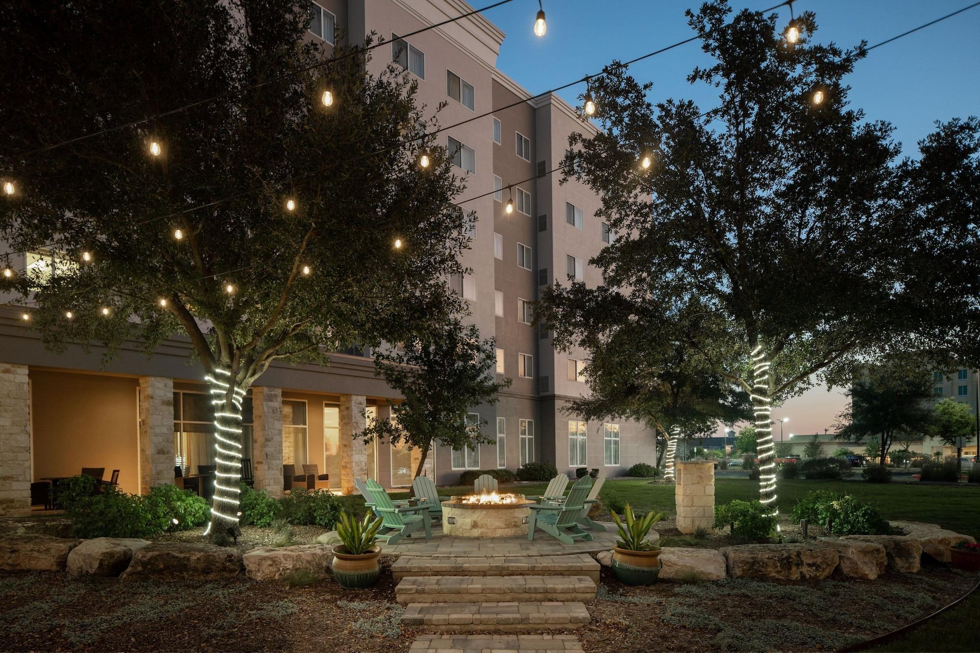 Vista Exterior Residence Inn by Marriott San Antonio Six Flags at The Rim