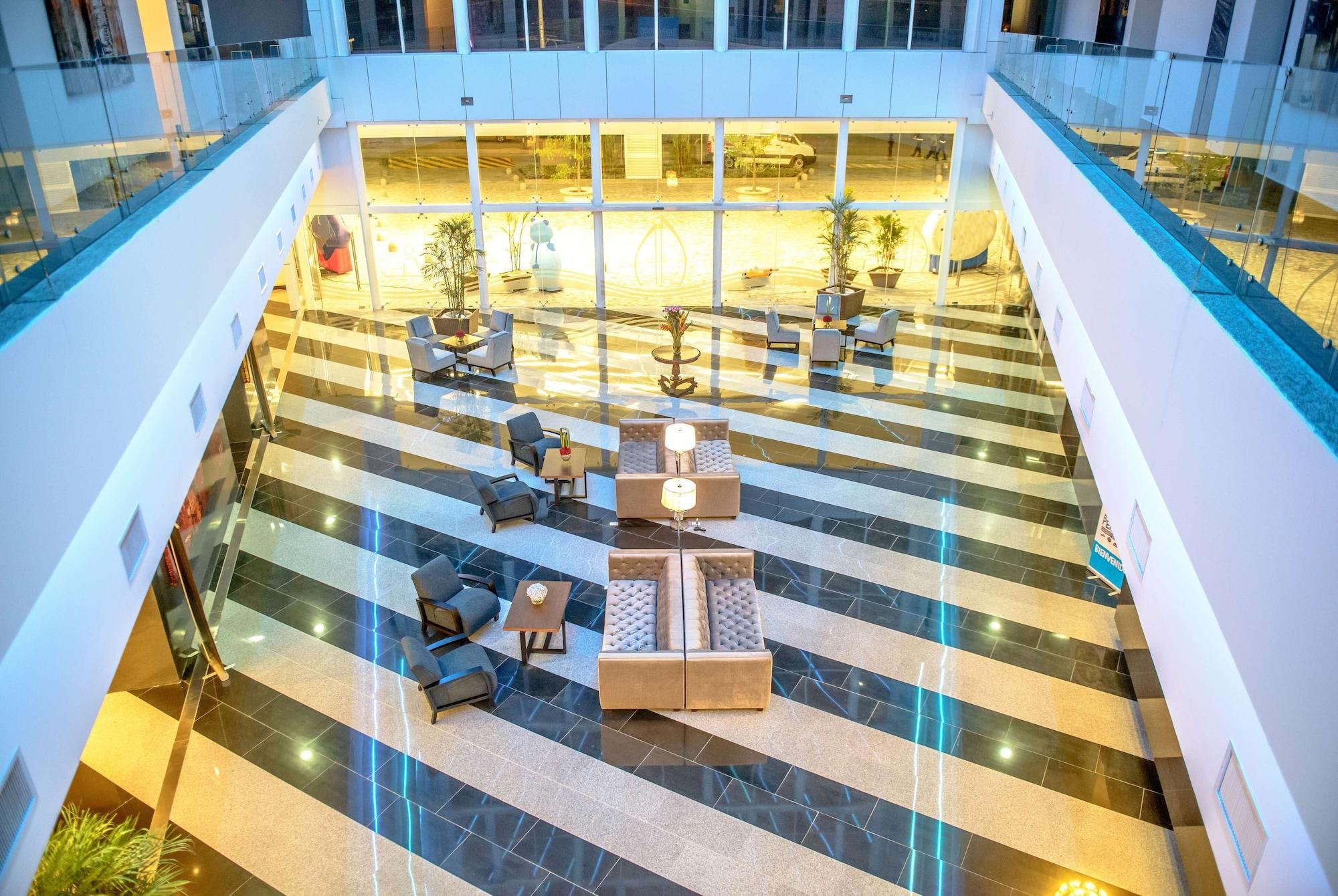 Vista Lobby Wyndham Manta Sail Plaza Hotel & Convention Center