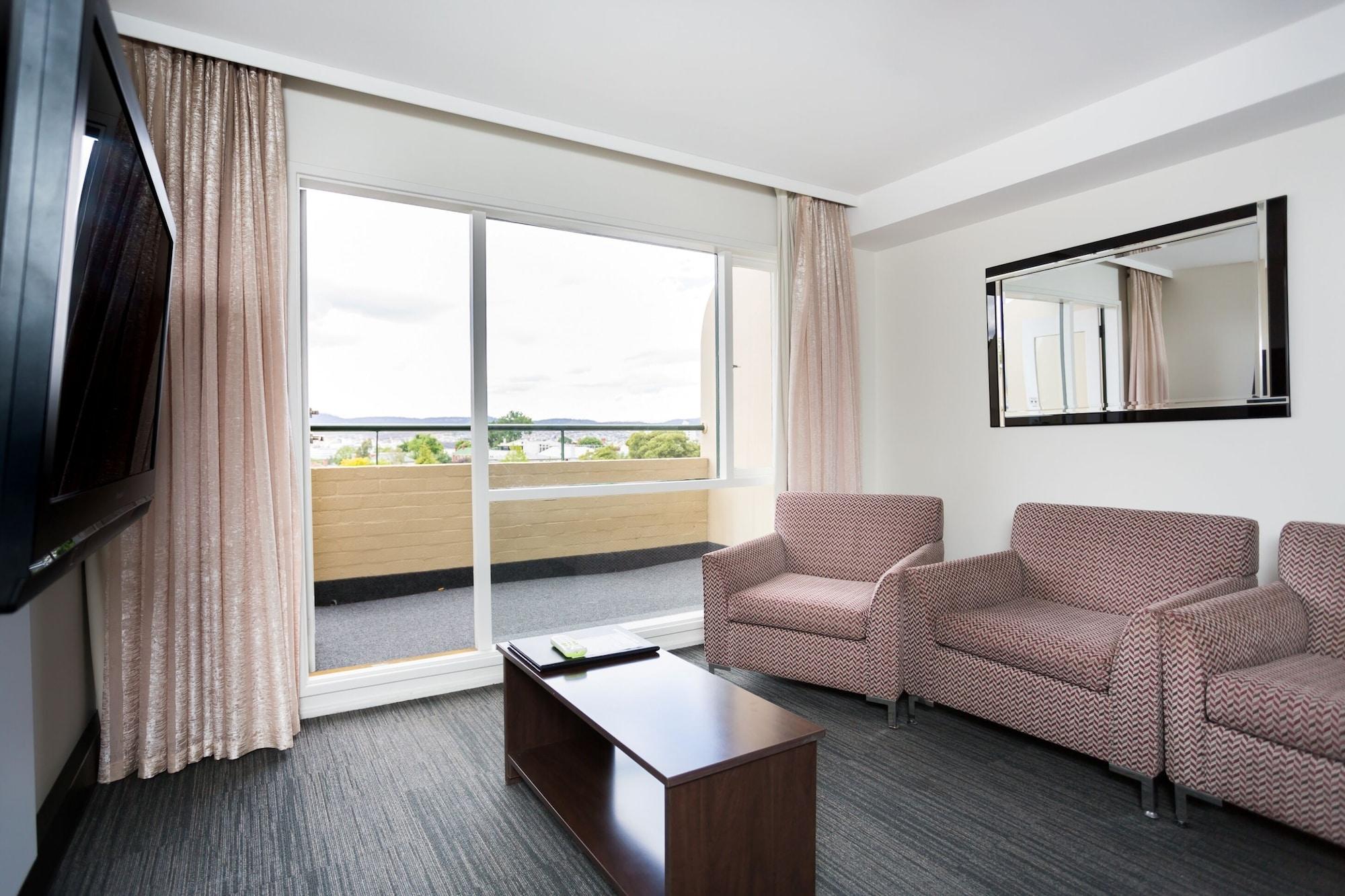 Varios St Ives Apartments