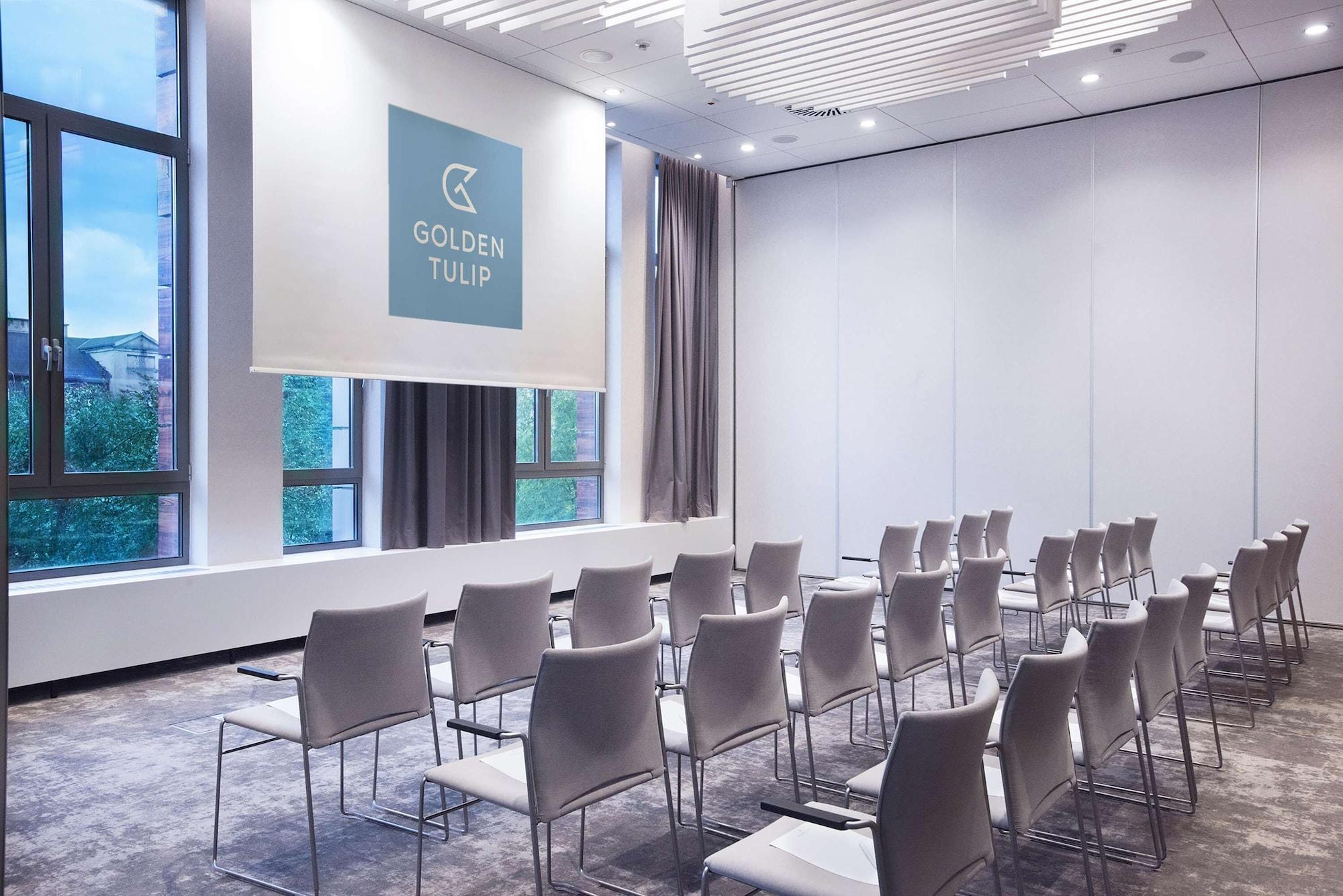 Sala de Reuniones Golden Tulip Warsaw Airport