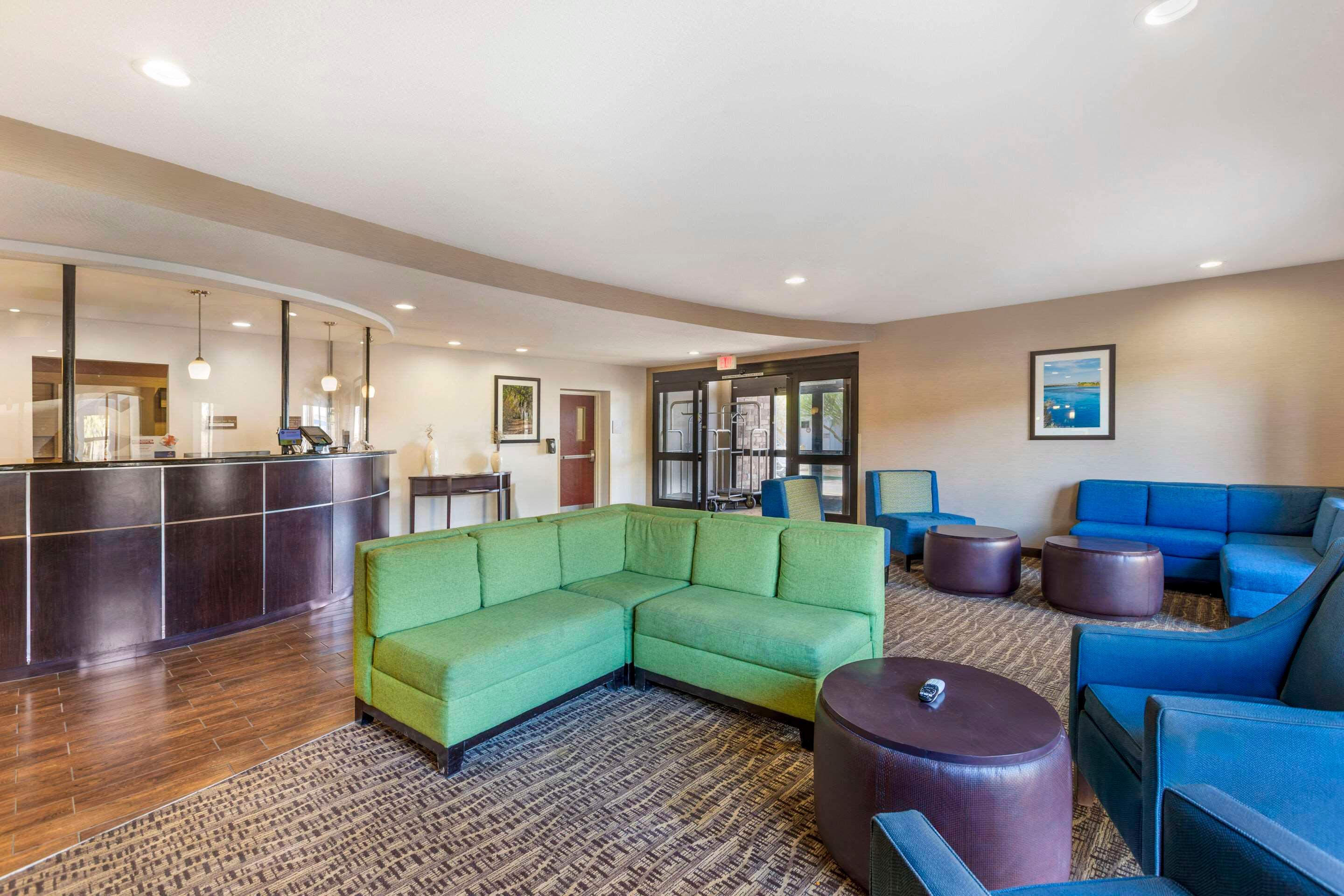 Vista Lobby Comfort Suites Blythe