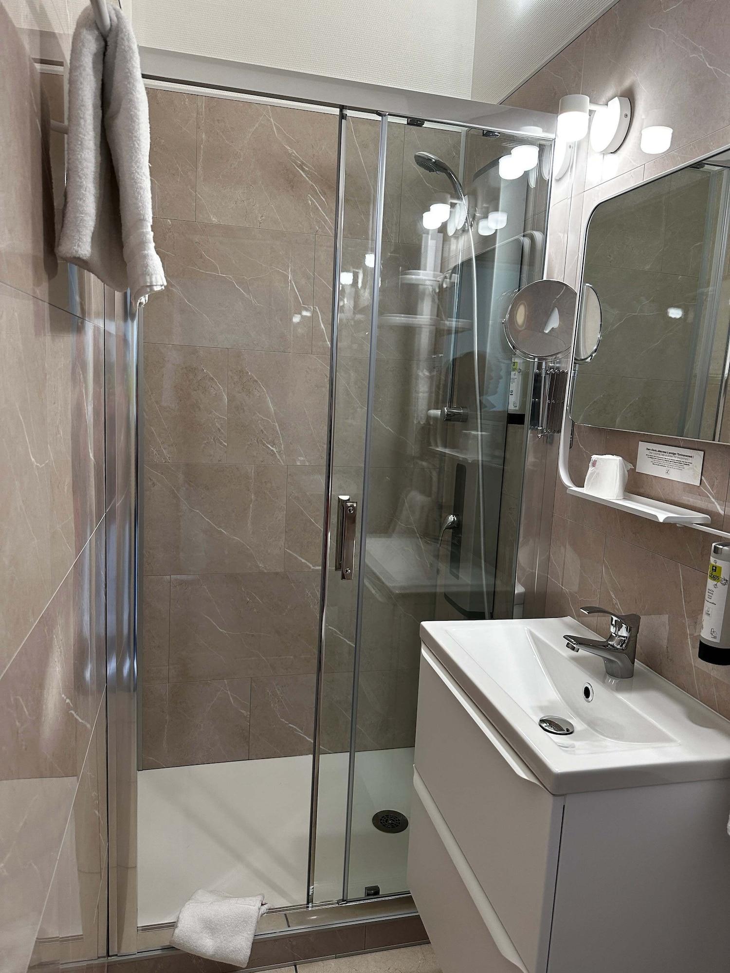 Equipamiento de Habitación Logis Hôtel le Passiflore