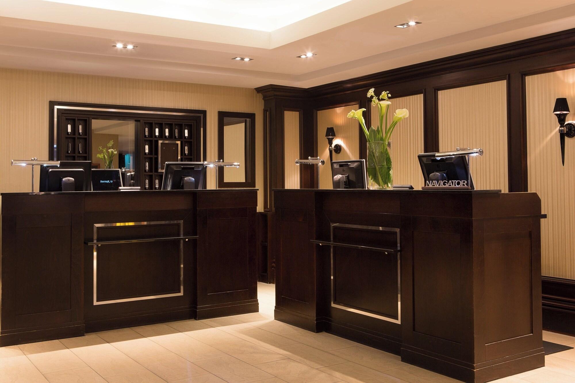 Vista Lobby Renaissance Hamburg Hotel