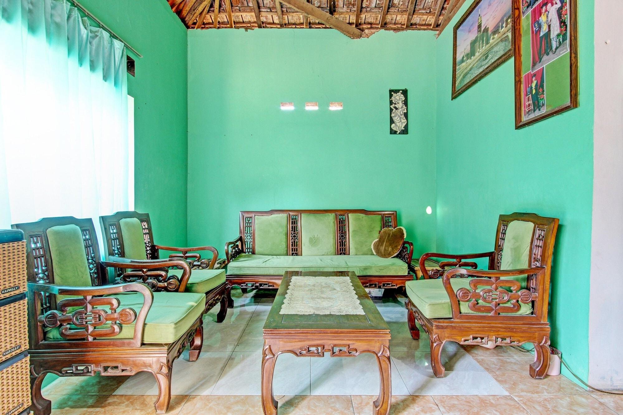 Vista Lobby Hotel O Agus Kostel SyariahNearWisata Agro Jollong