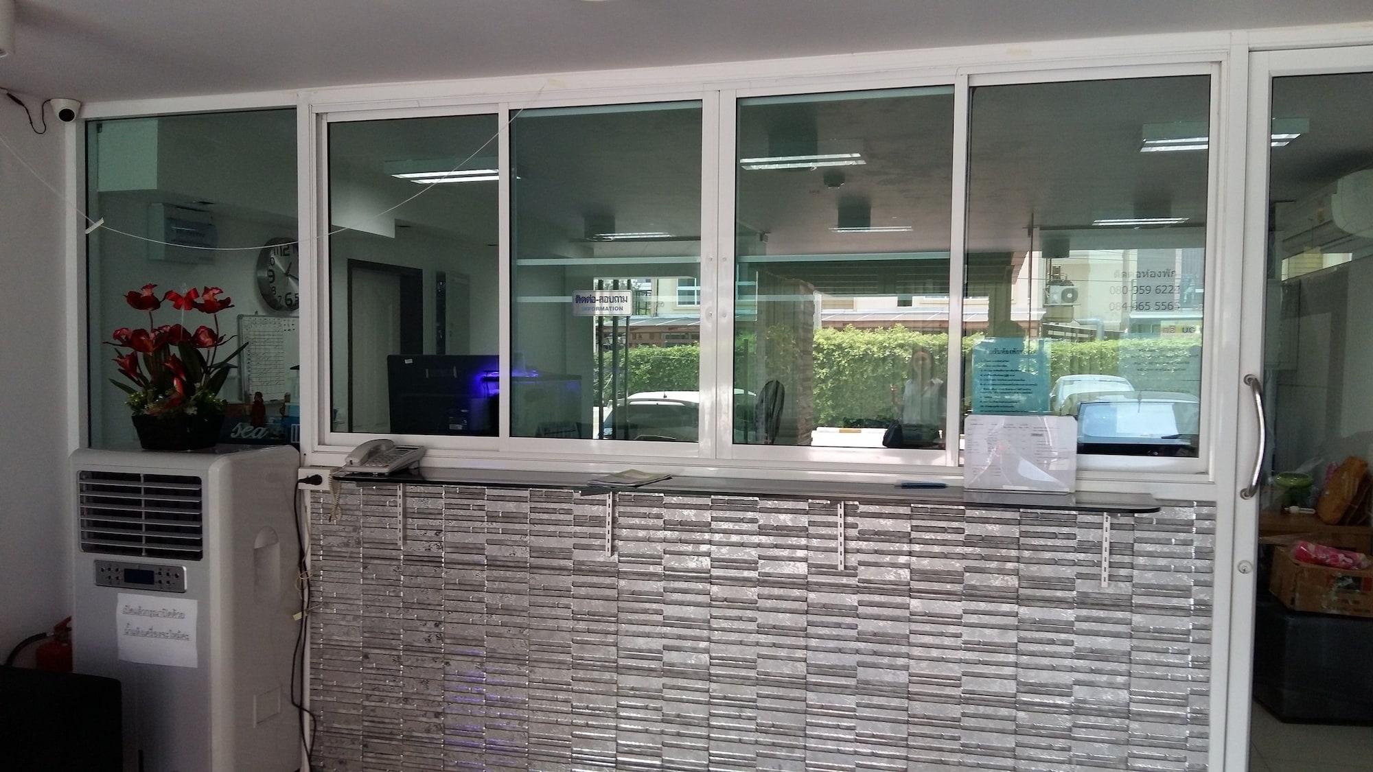 Vista Lobby Say Hi Residences