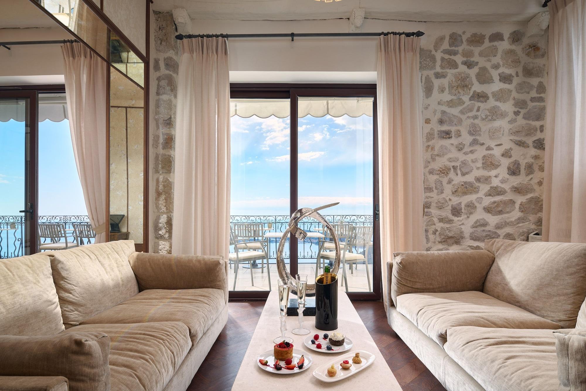 Vista Lobby Chateau Eza