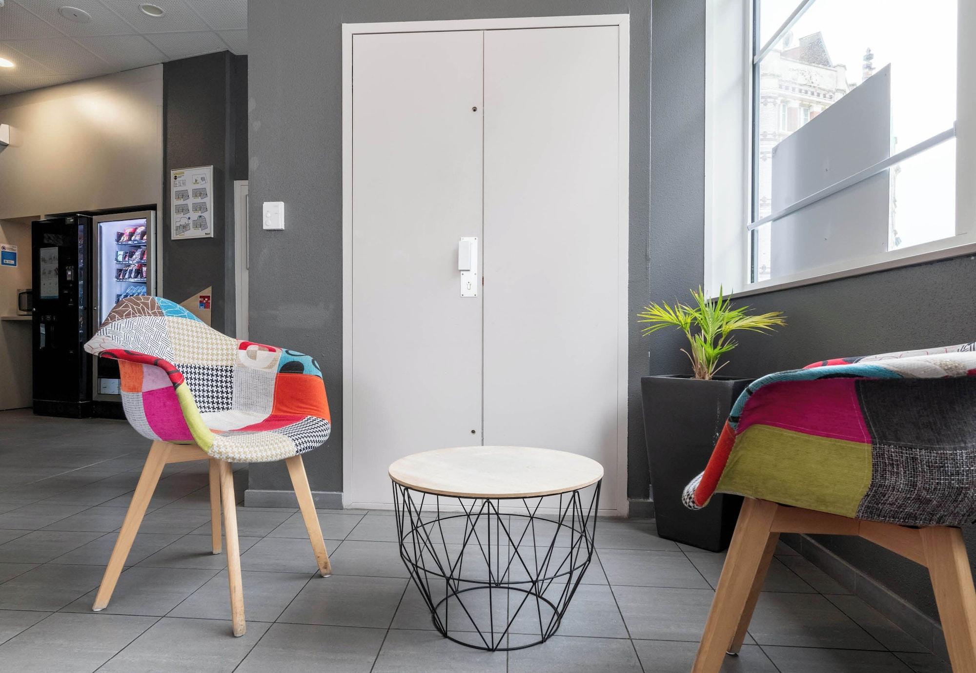 Vista Lobby B&B HOTEL Lille Roubaix Campus Gare