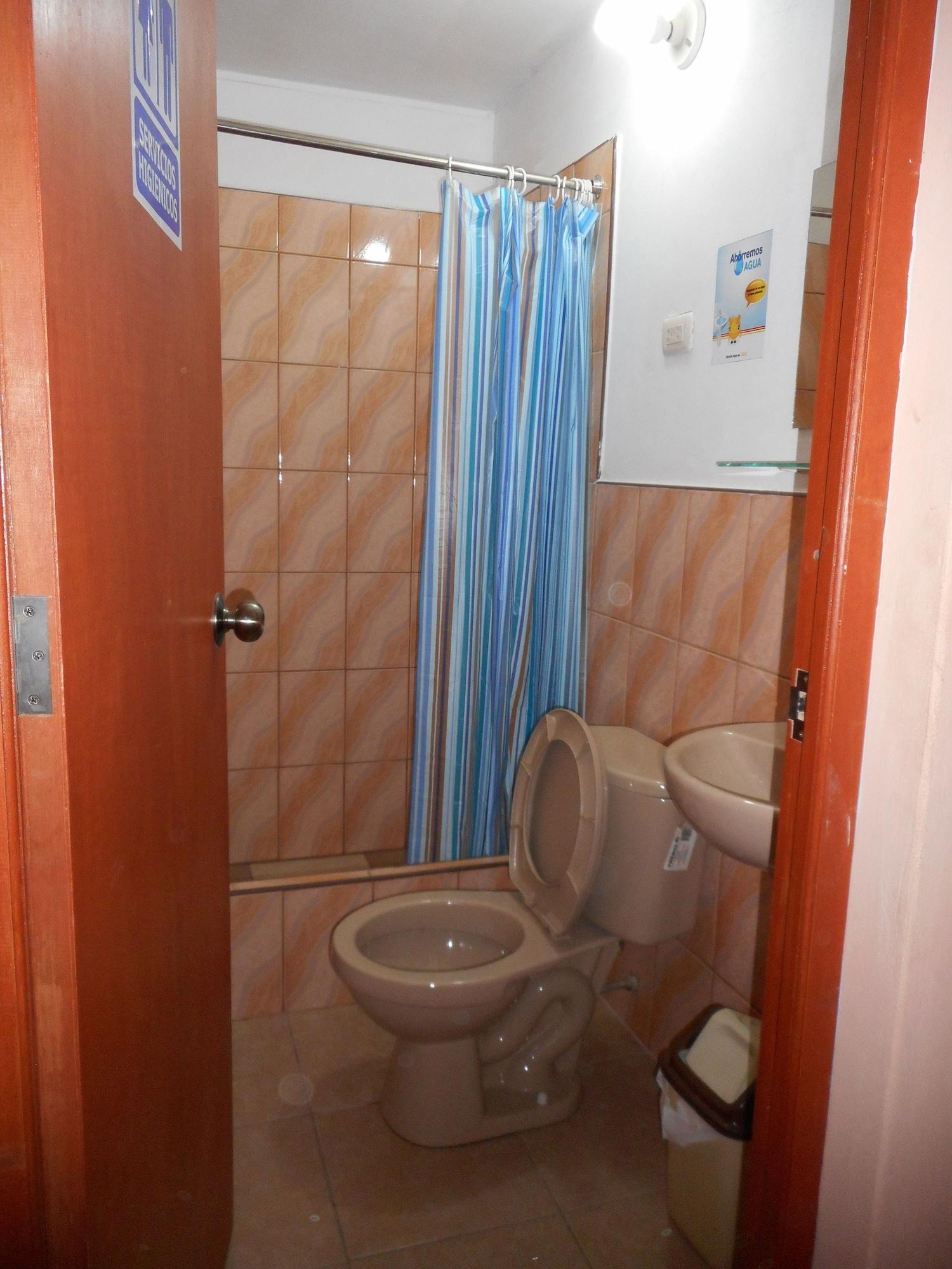 Equipamiento de Habitación Hostal Geminis