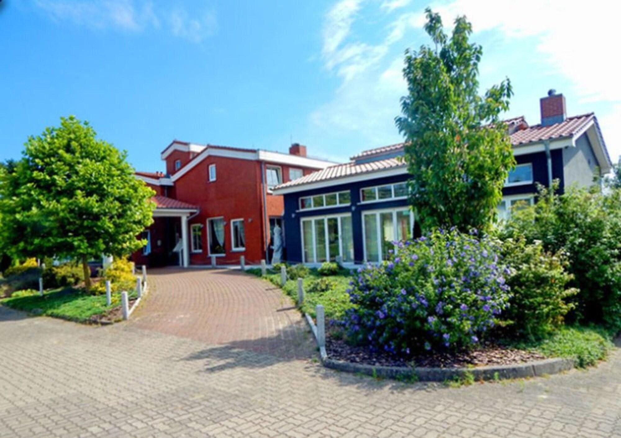 Vista Exterior Hotel Eleganz