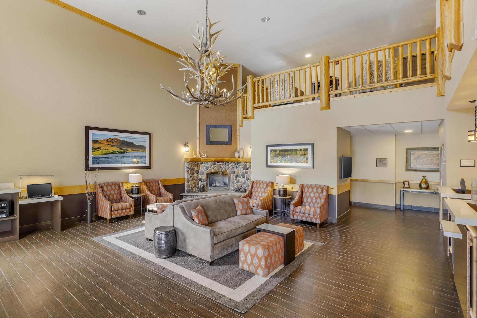 Vista Lobby Best Western Plus Riverfront Hotel & Suites