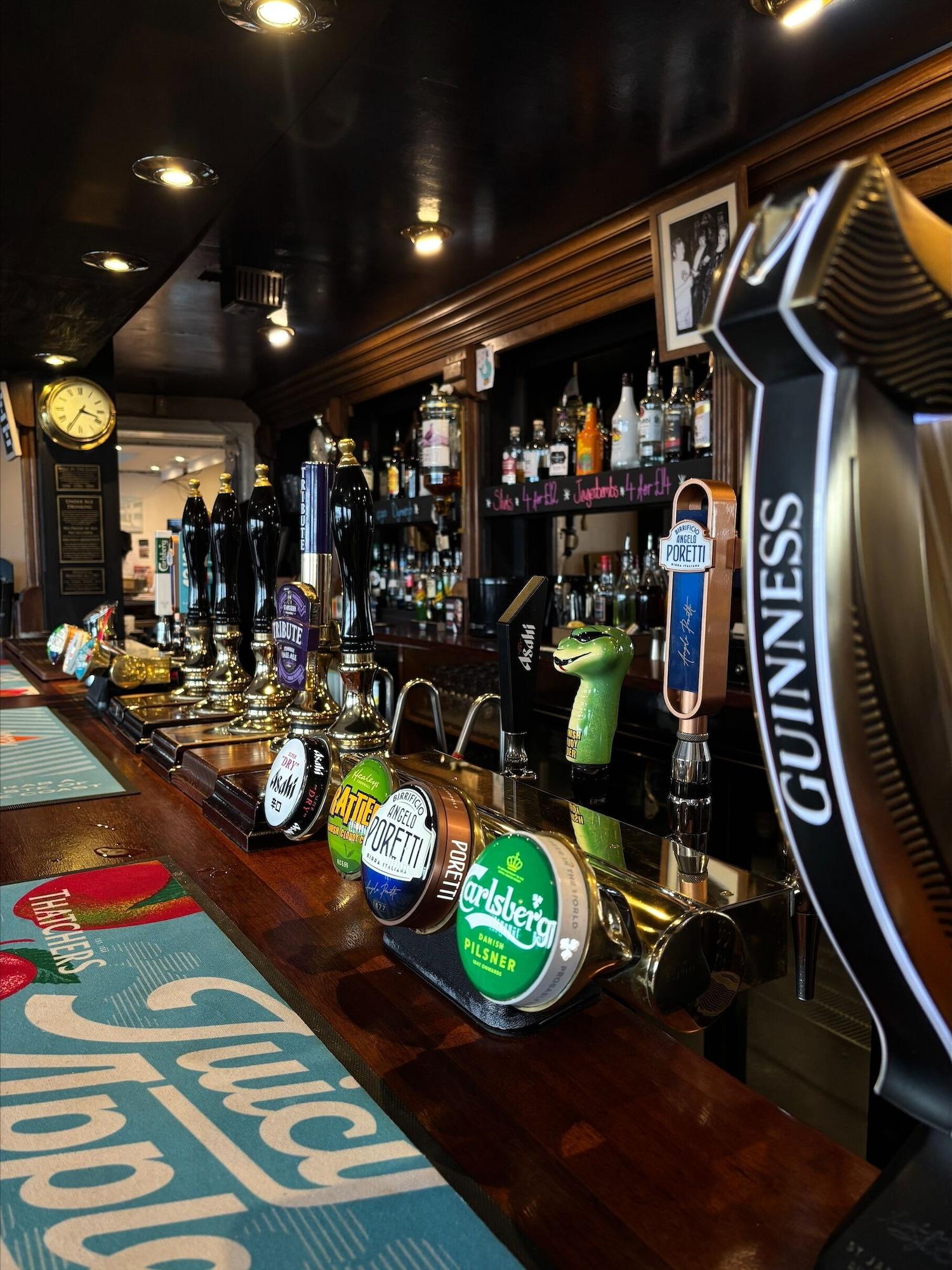 Bar/Salón The Yacht Inn