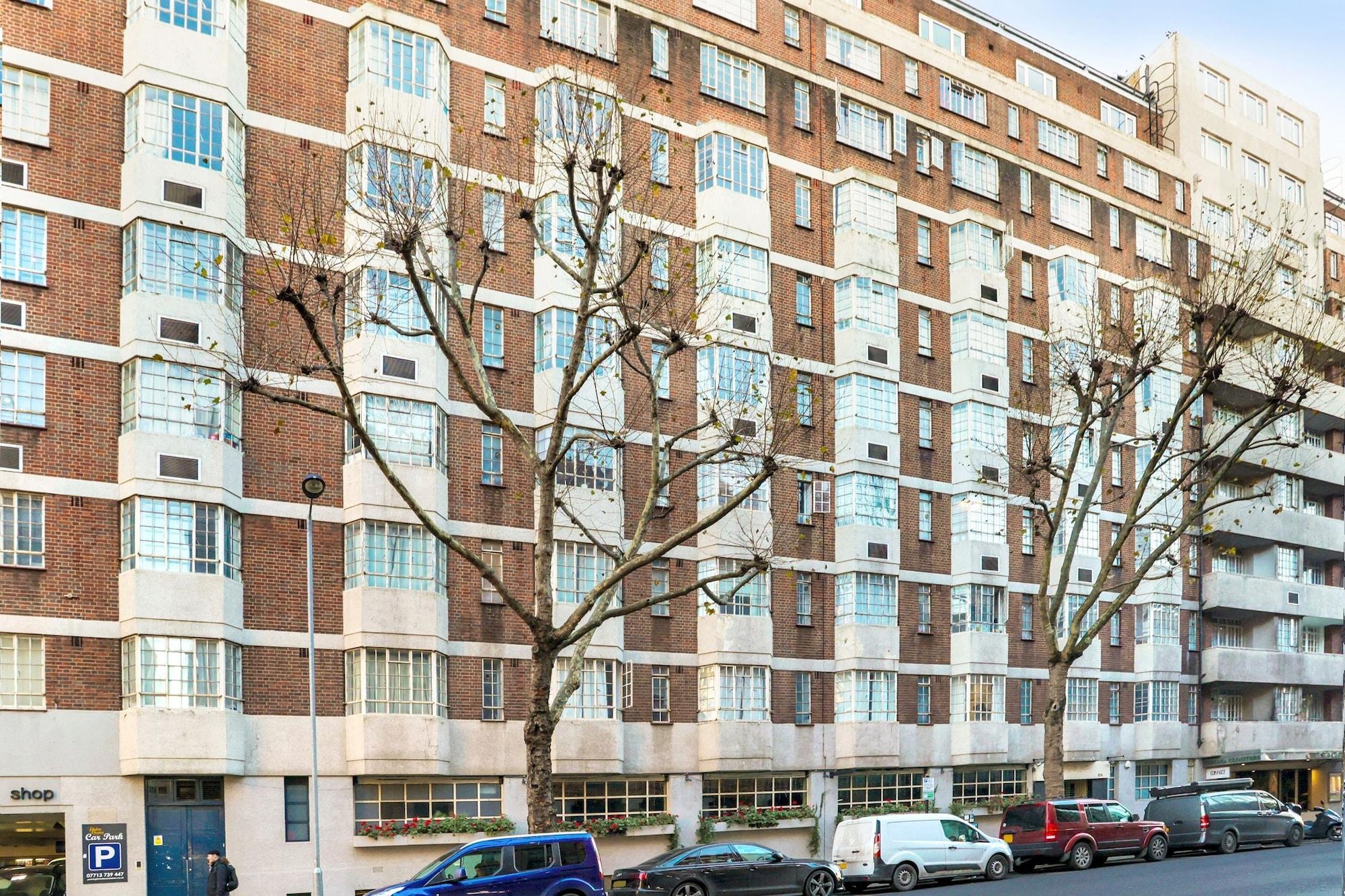 Vista Exterior Chelsea Cloisters by CAPITAL