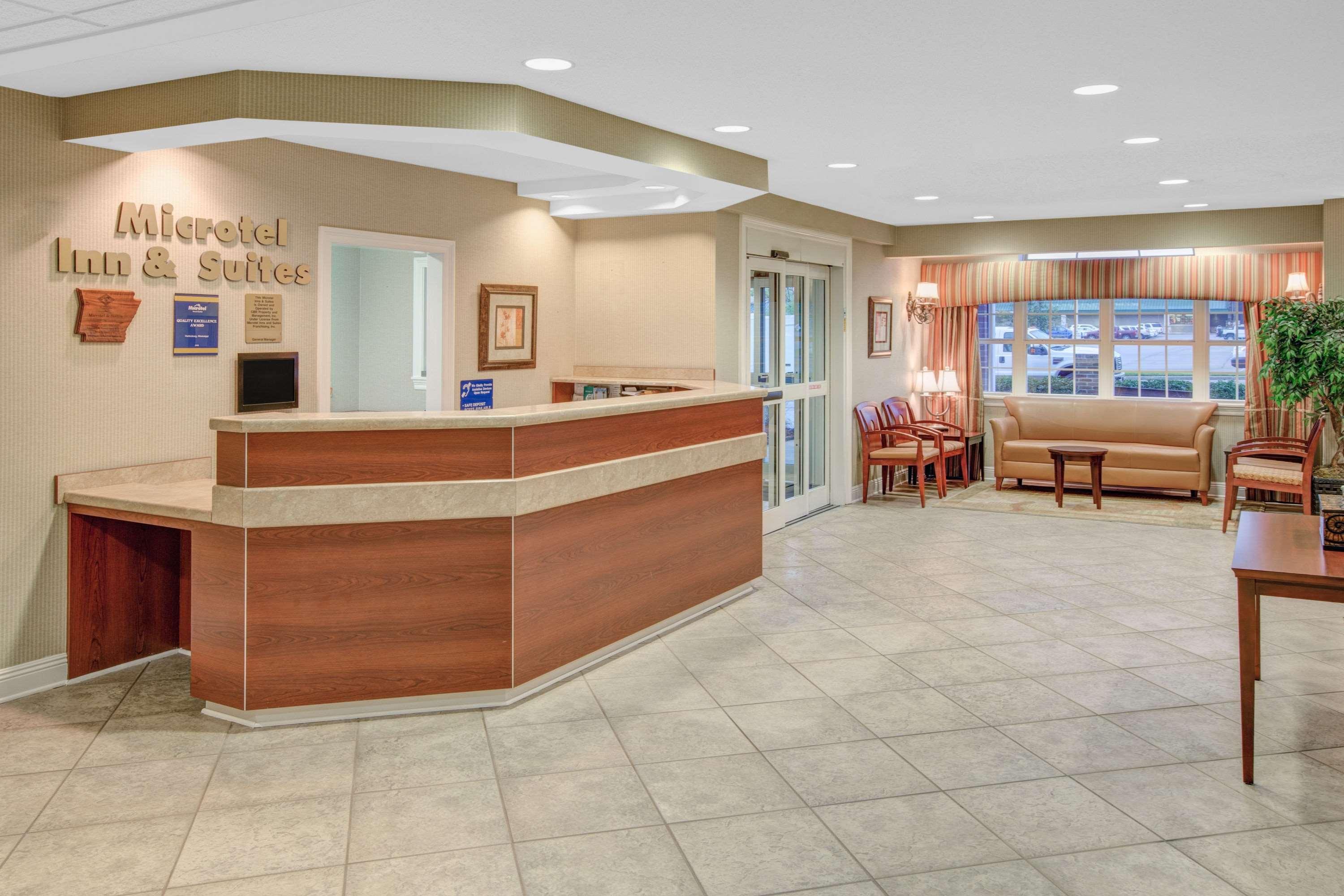 Vista Lobby Microtel Inn & Suites by Wyndham Hattiesburg